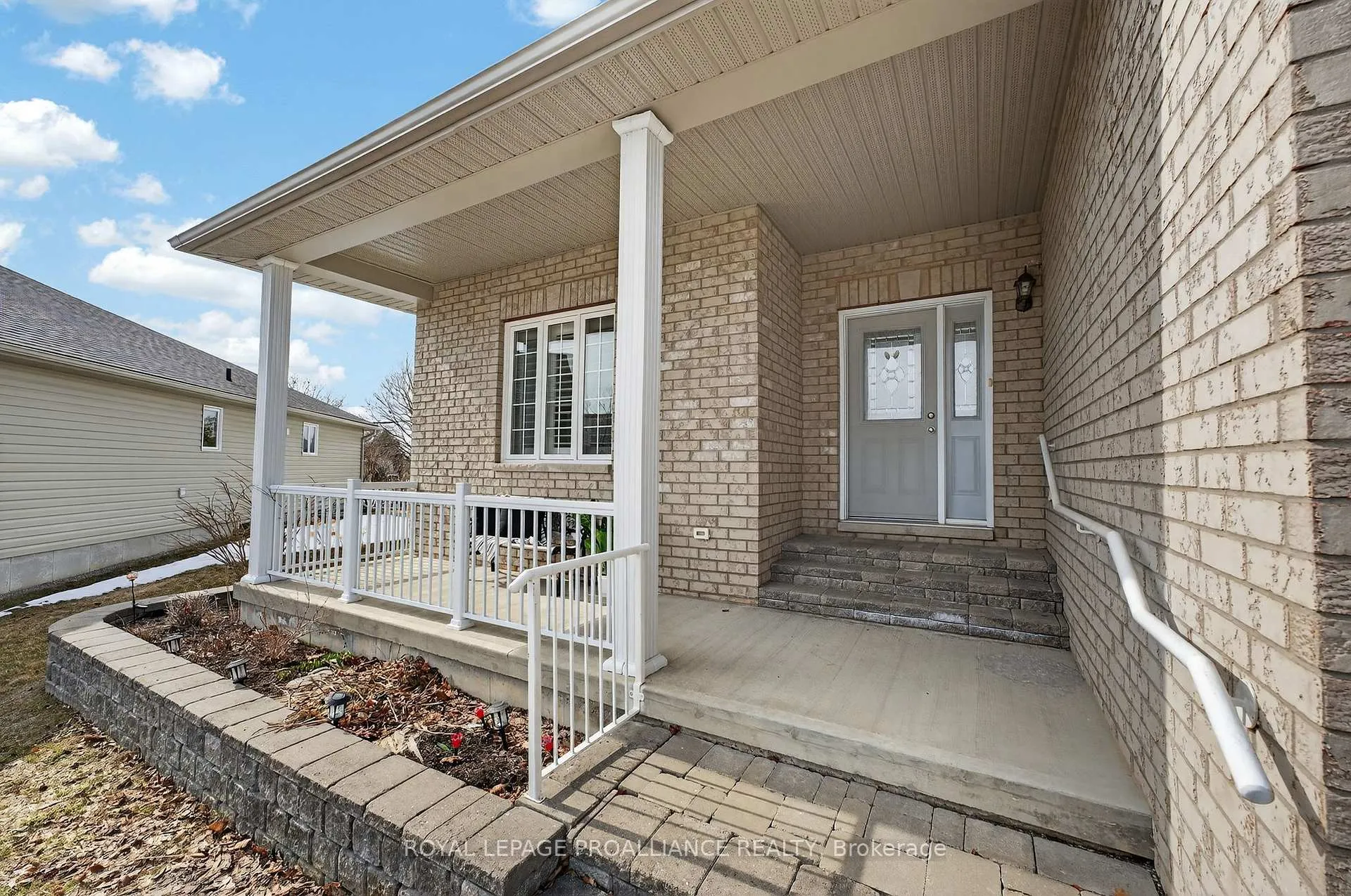Photo 3 of 45 Maplehurst Crescent, Prince Edward County, Wellington Ward — HOMEH