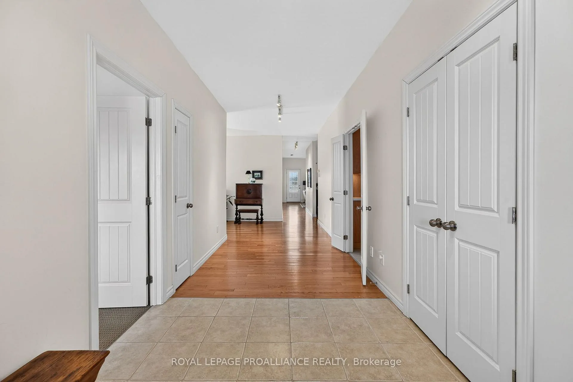 Photo 4 of 45 Maplehurst Crescent, Prince Edward County, Wellington Ward — HOMEH