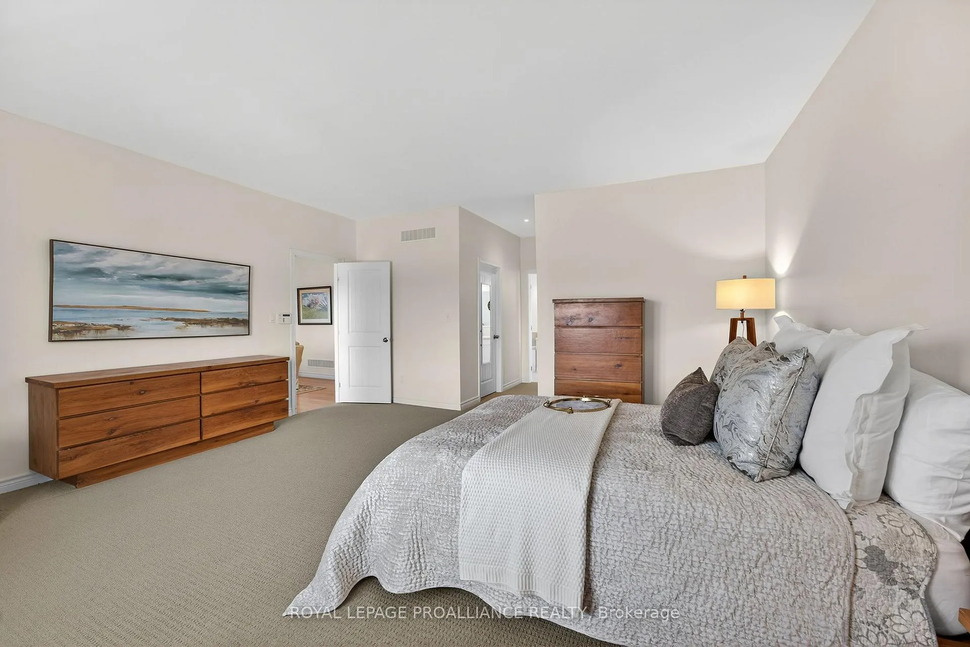 Photo 20 of 45 Maplehurst Crescent, Prince Edward County, Wellington Ward — HOMEH