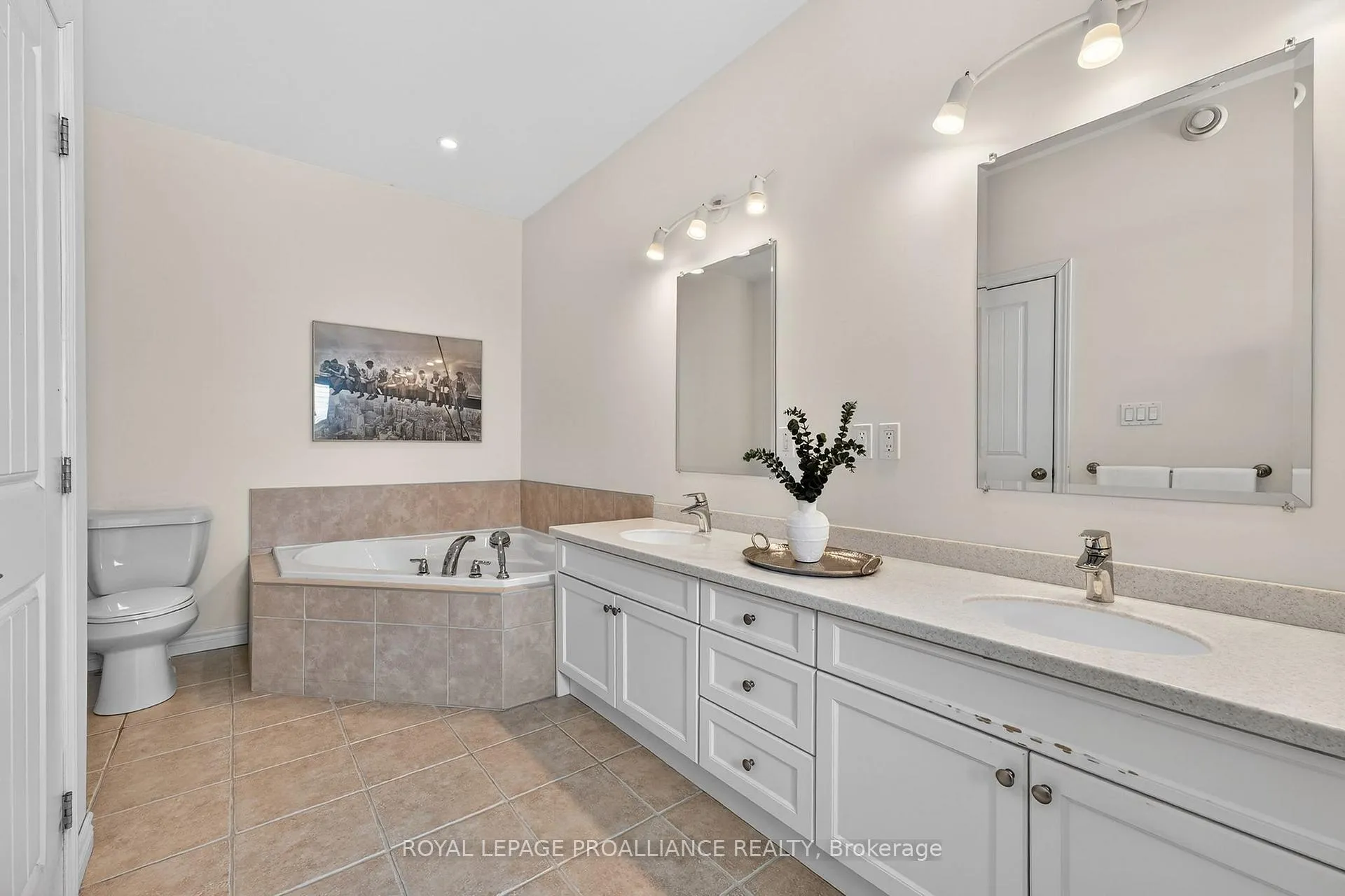 Photo 21 of 45 Maplehurst Crescent, Prince Edward County, Wellington Ward — HOMEH