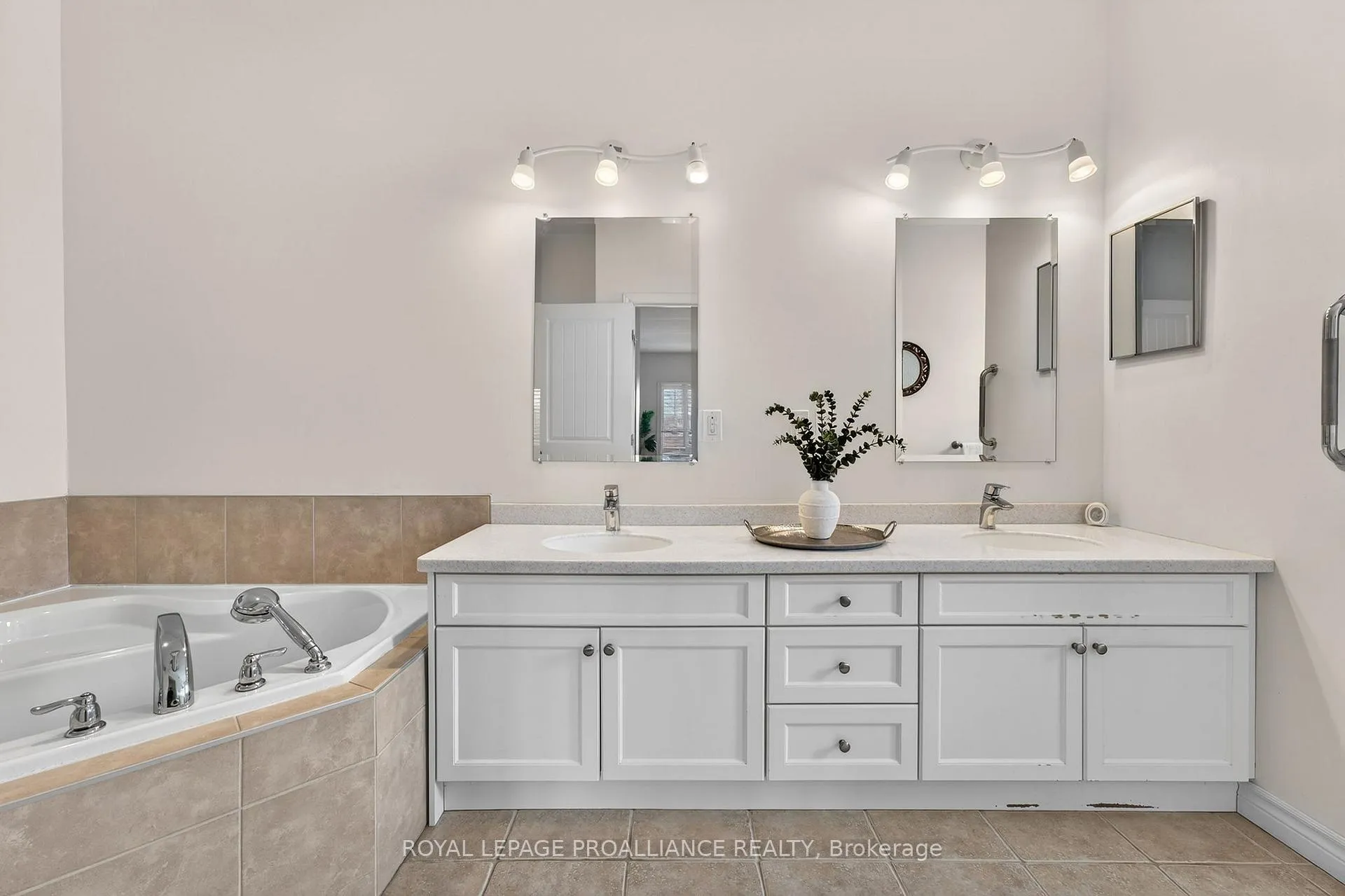 Photo 22 of 45 Maplehurst Crescent, Prince Edward County, Wellington Ward — HOMEH