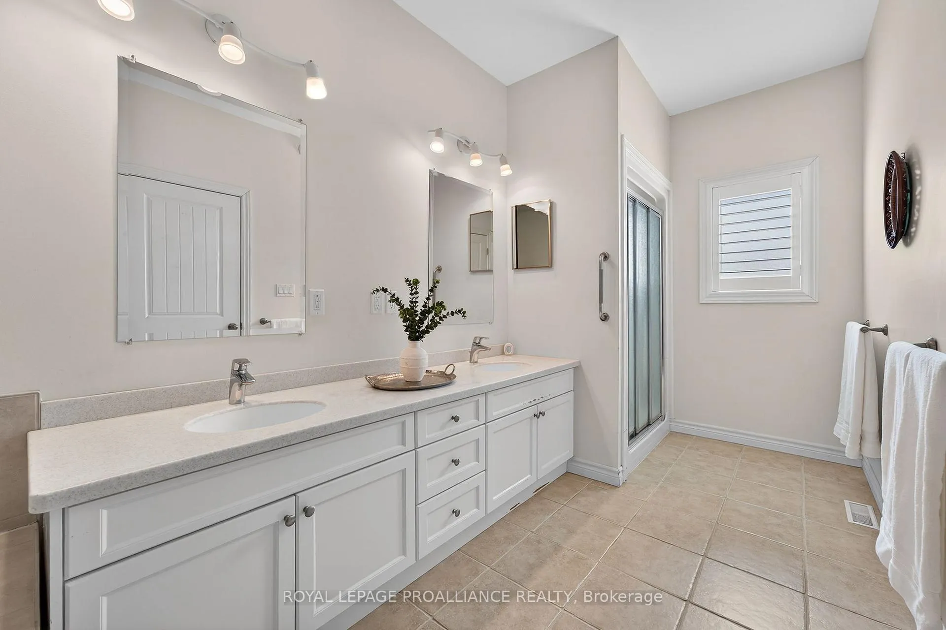 Photo 23 of 45 Maplehurst Crescent, Prince Edward County, Wellington Ward — HOMEH