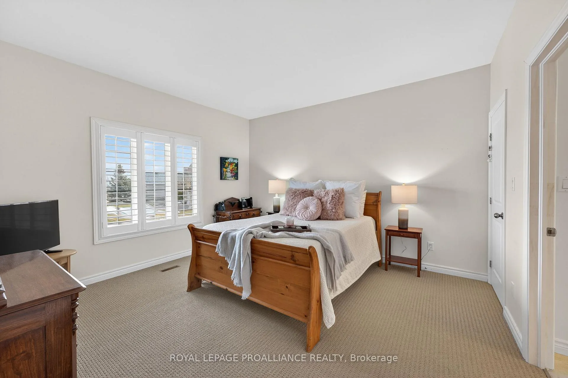 Photo 24 of 45 Maplehurst Crescent, Prince Edward County, Wellington Ward — HOMEH
