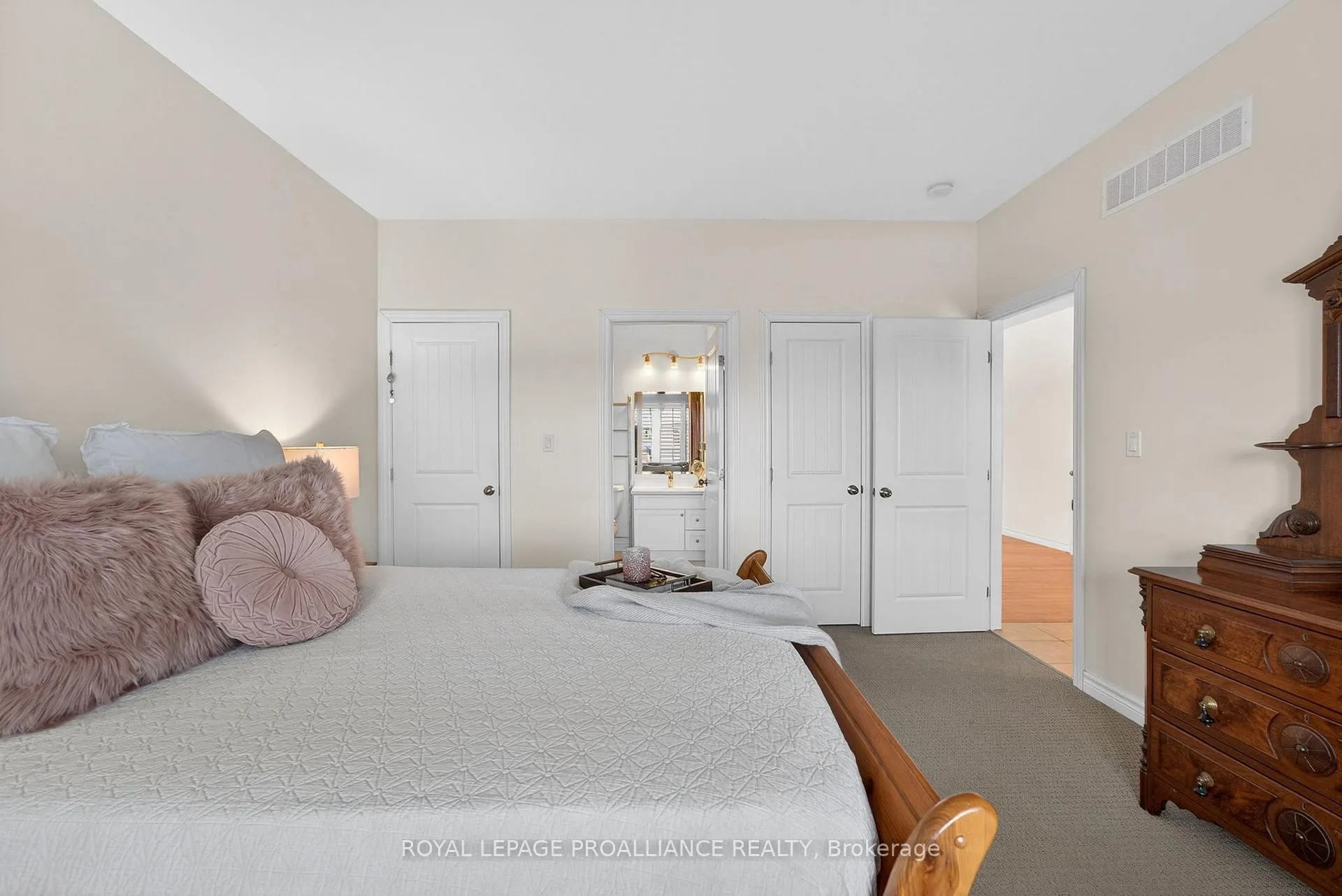 Photo 25 of 45 Maplehurst Crescent, Prince Edward County, Wellington Ward — HOMEH
