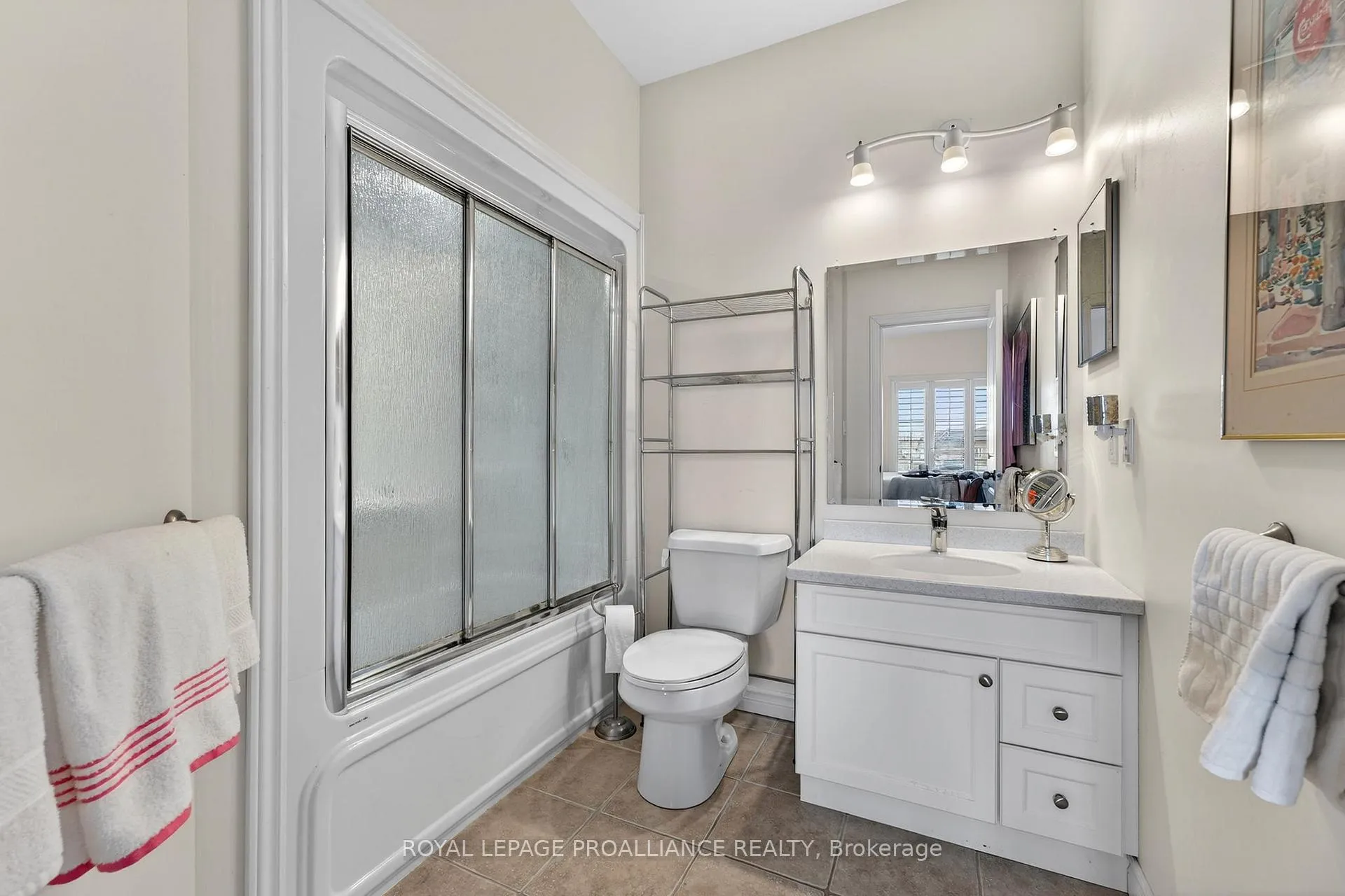 Photo 26 of 45 Maplehurst Crescent, Prince Edward County, Wellington Ward — HOMEH