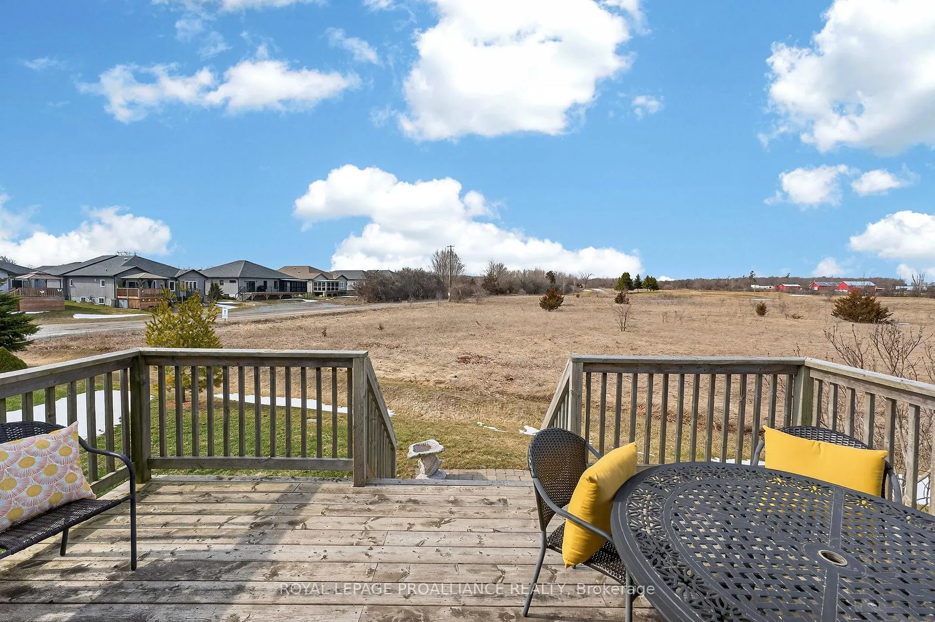Photo 43 of 45 Maplehurst Crescent, Prince Edward County, Wellington Ward — HOMEH