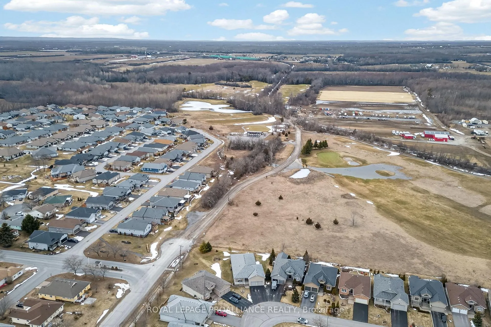 Photo 47 of 45 Maplehurst Crescent, Prince Edward County, Wellington Ward — HOMEH