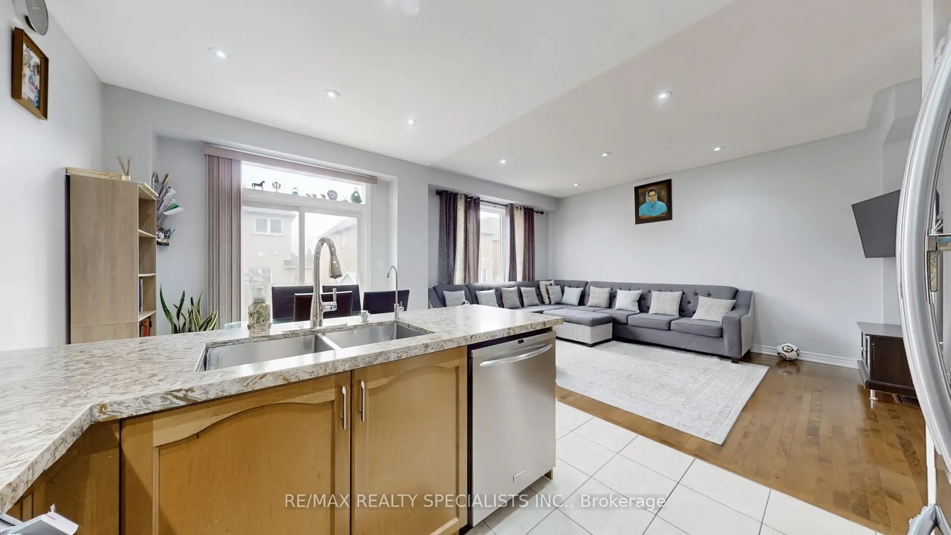 Photo 8 of 36 Totten Drive, Brampton, Sandringham-Wellington — HOMEH