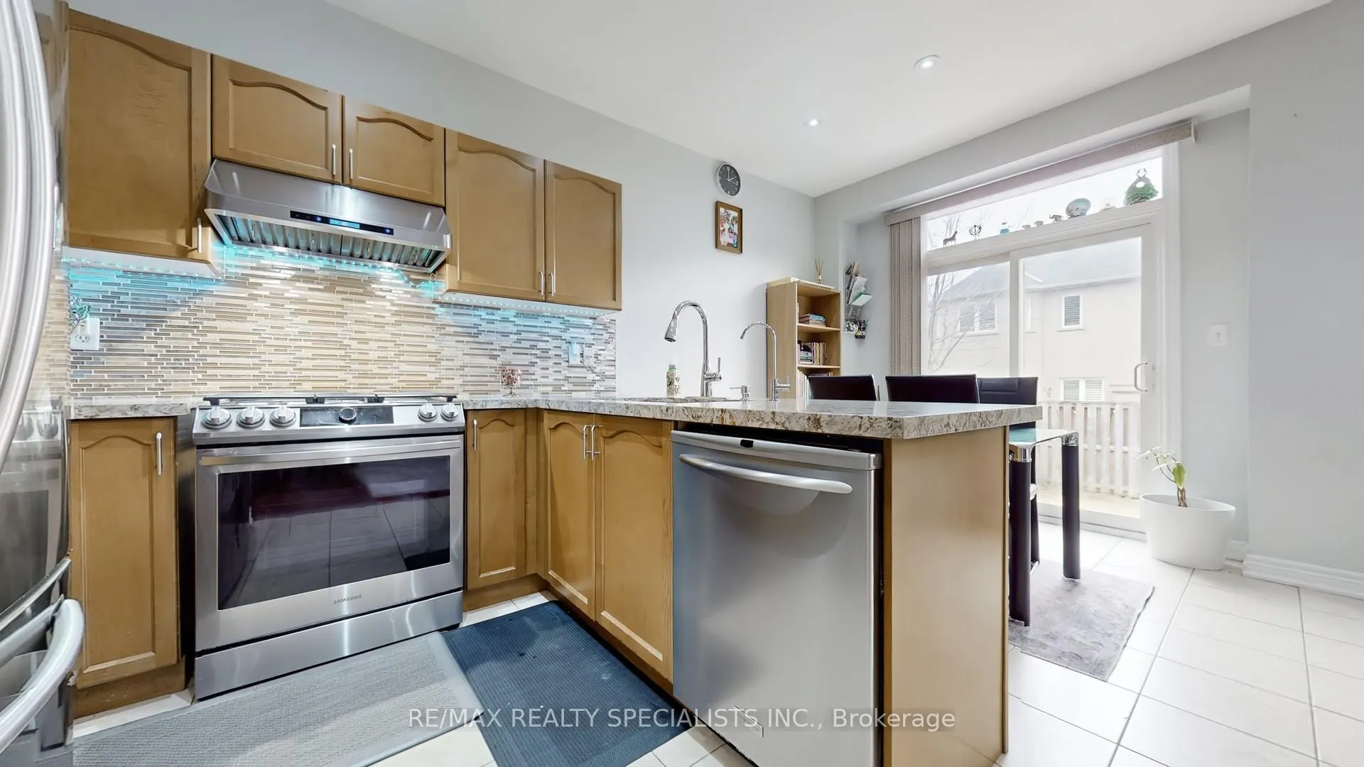 Photo 11 of 36 Totten Drive, Brampton, Sandringham-Wellington — HOMEH