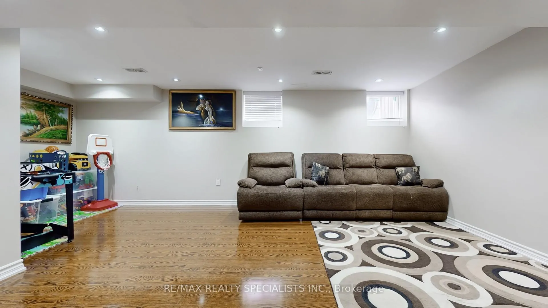 Photo 21 of 36 Totten Drive, Brampton, Sandringham-Wellington — HOMEH