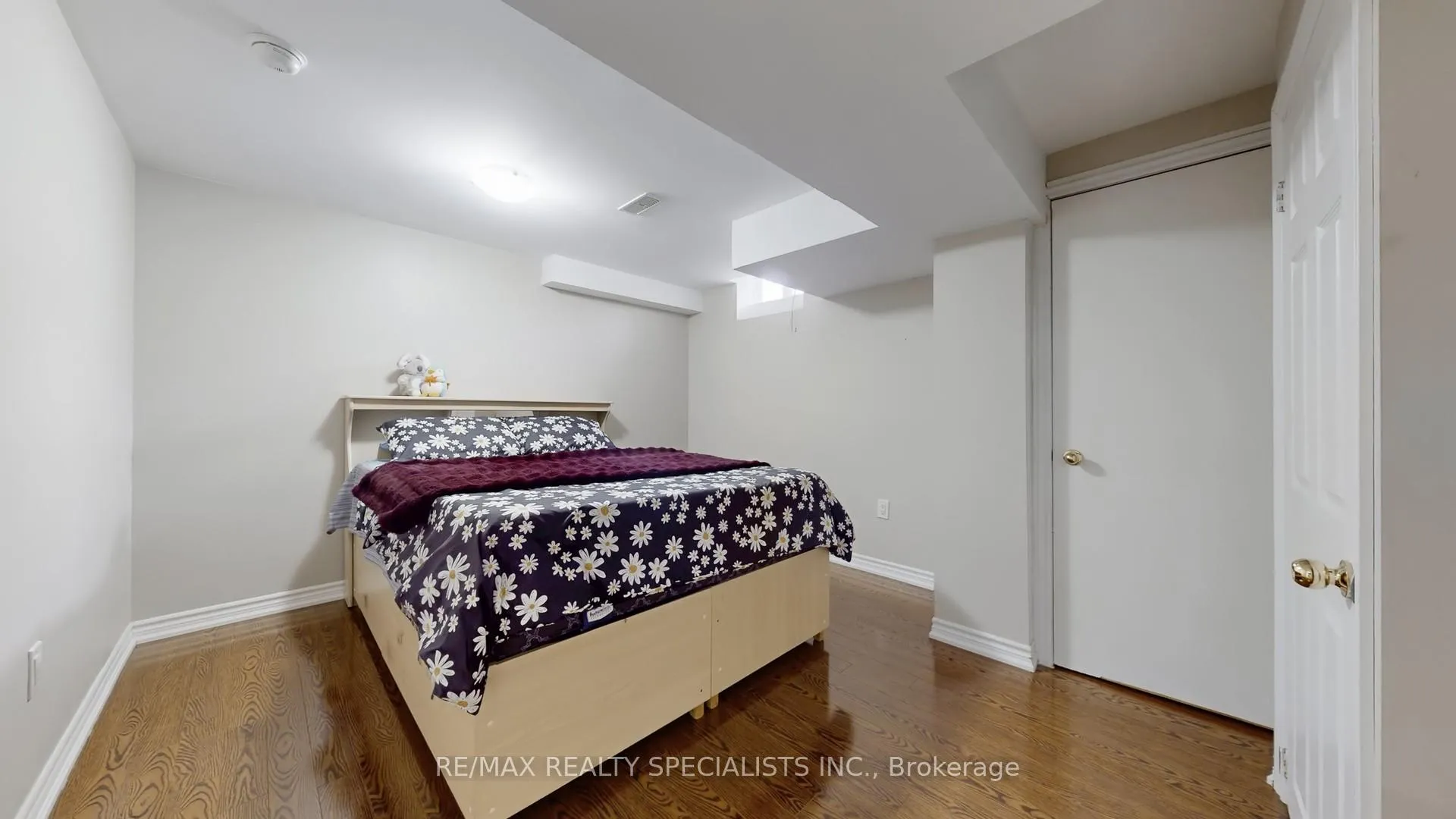Photo 23 of 36 Totten Drive, Brampton, Sandringham-Wellington — HOMEH