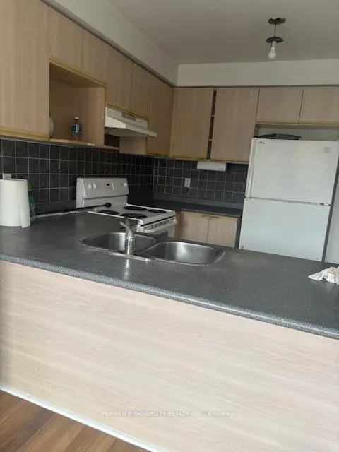 Photo 5 of Unit 133, 65 Brickyard Way, Brampton, Brampton North — HOMEH
