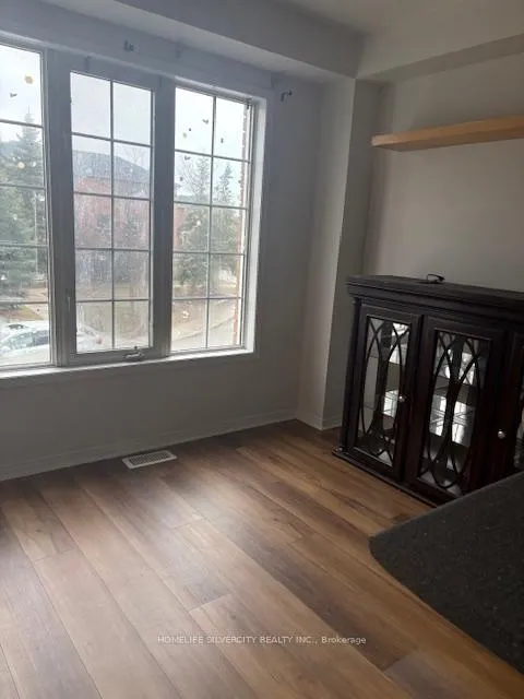 Photo 6 of Unit 133, 65 Brickyard Way, Brampton, Brampton North — HOMEH