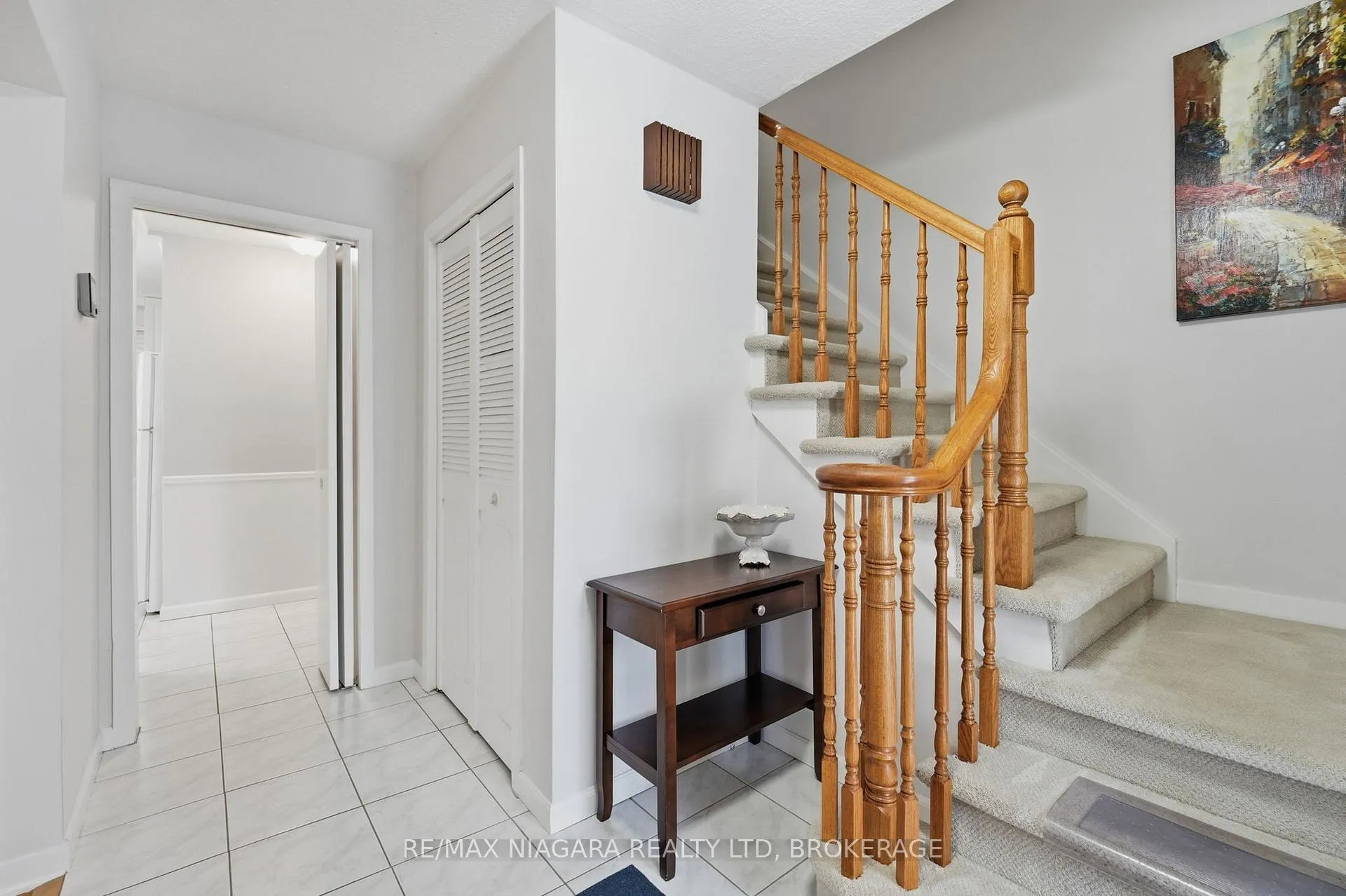 Photo 8 of 17 The Cedars, St. Catharines, Vine/Linwell — HOMEH