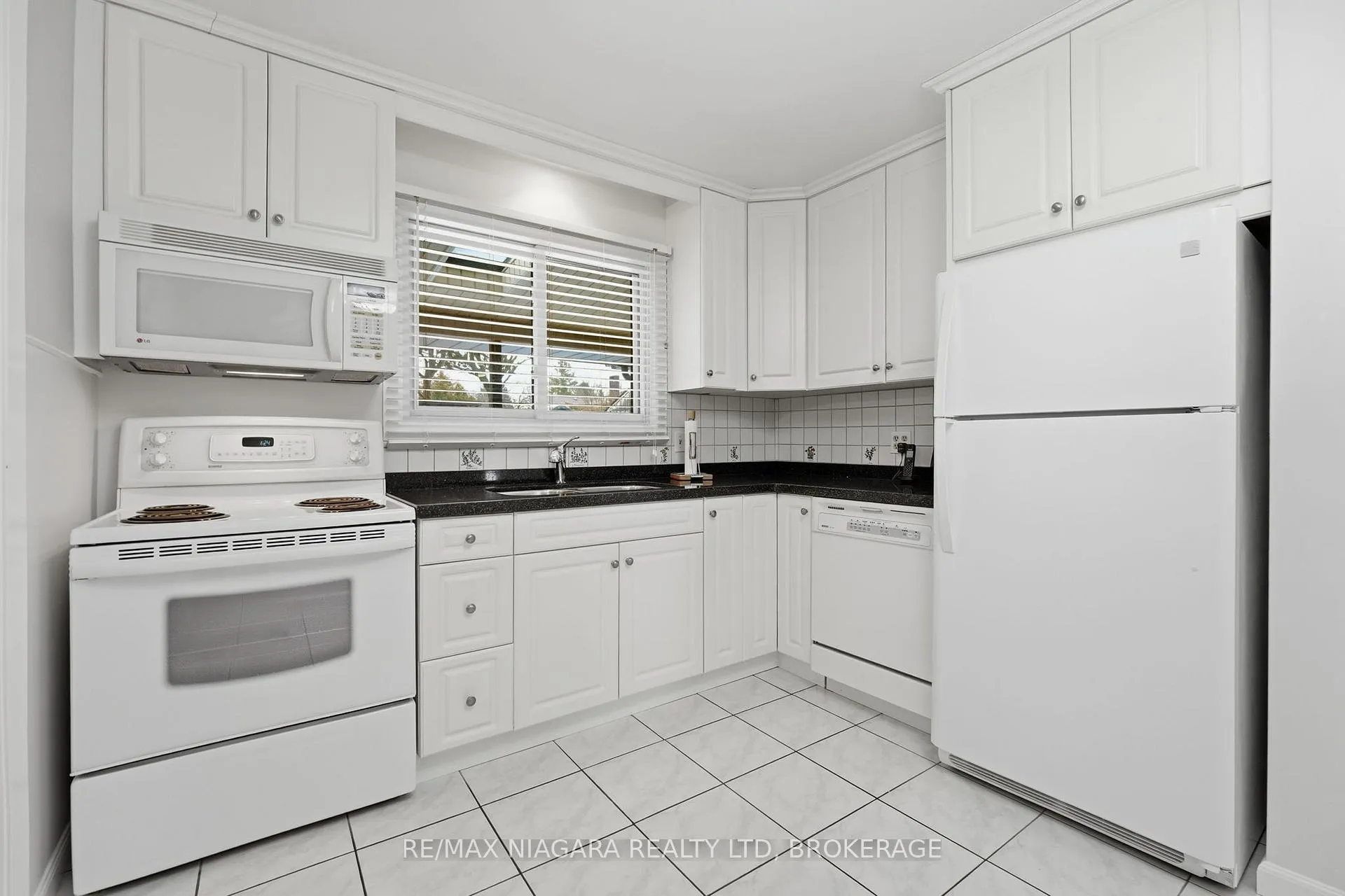 Photo 9 of 17 The Cedars, St. Catharines, Vine/Linwell — HOMEH