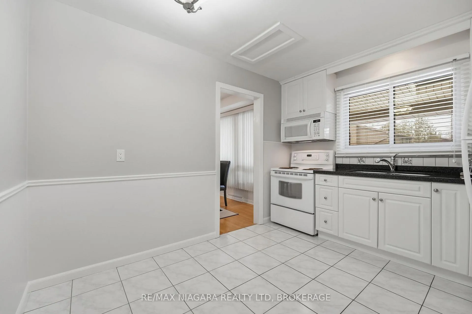 Photo 10 of 17 The Cedars, St. Catharines, Vine/Linwell — HOMEH