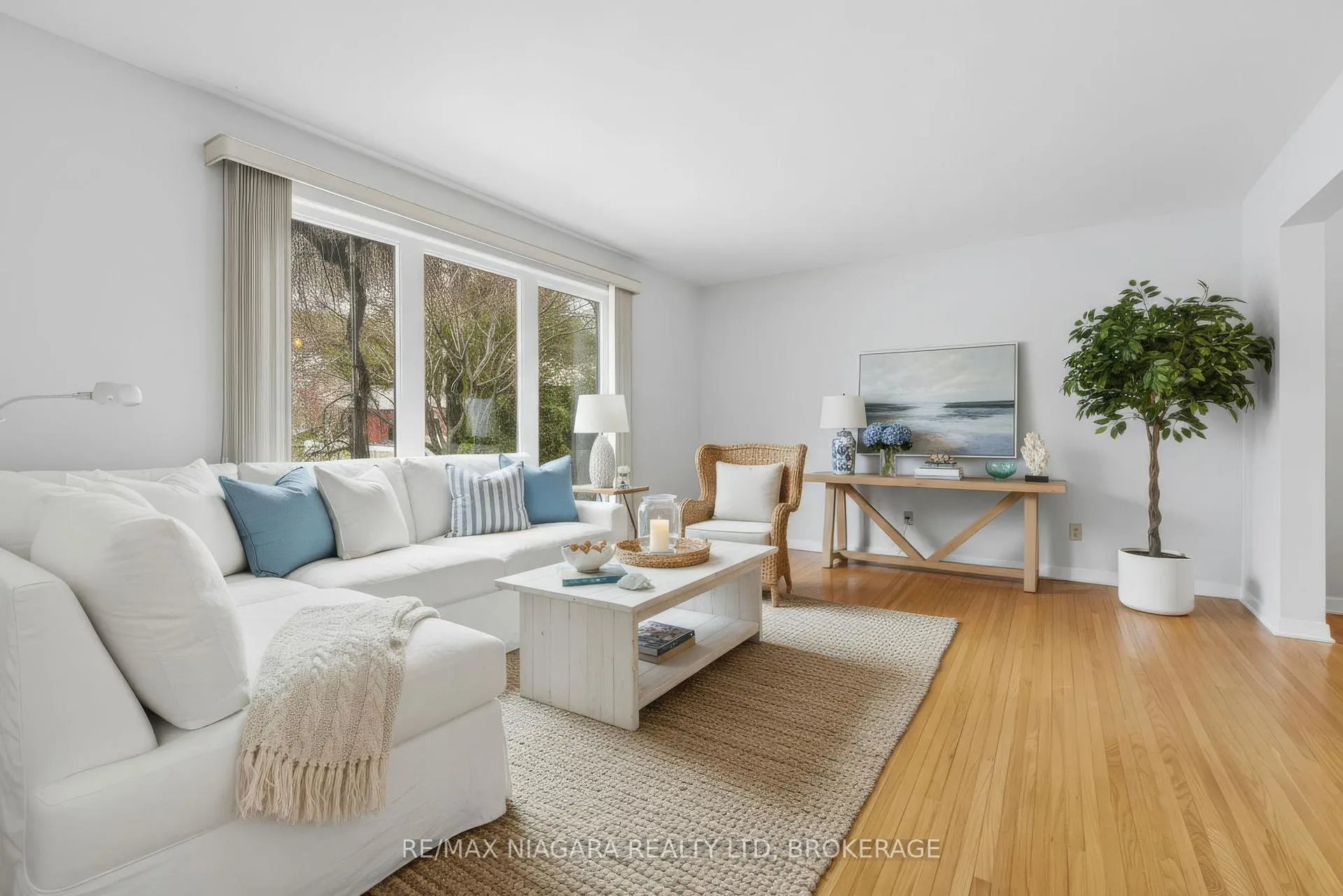 Photo 14 of 17 The Cedars, St. Catharines, Vine/Linwell — HOMEH
