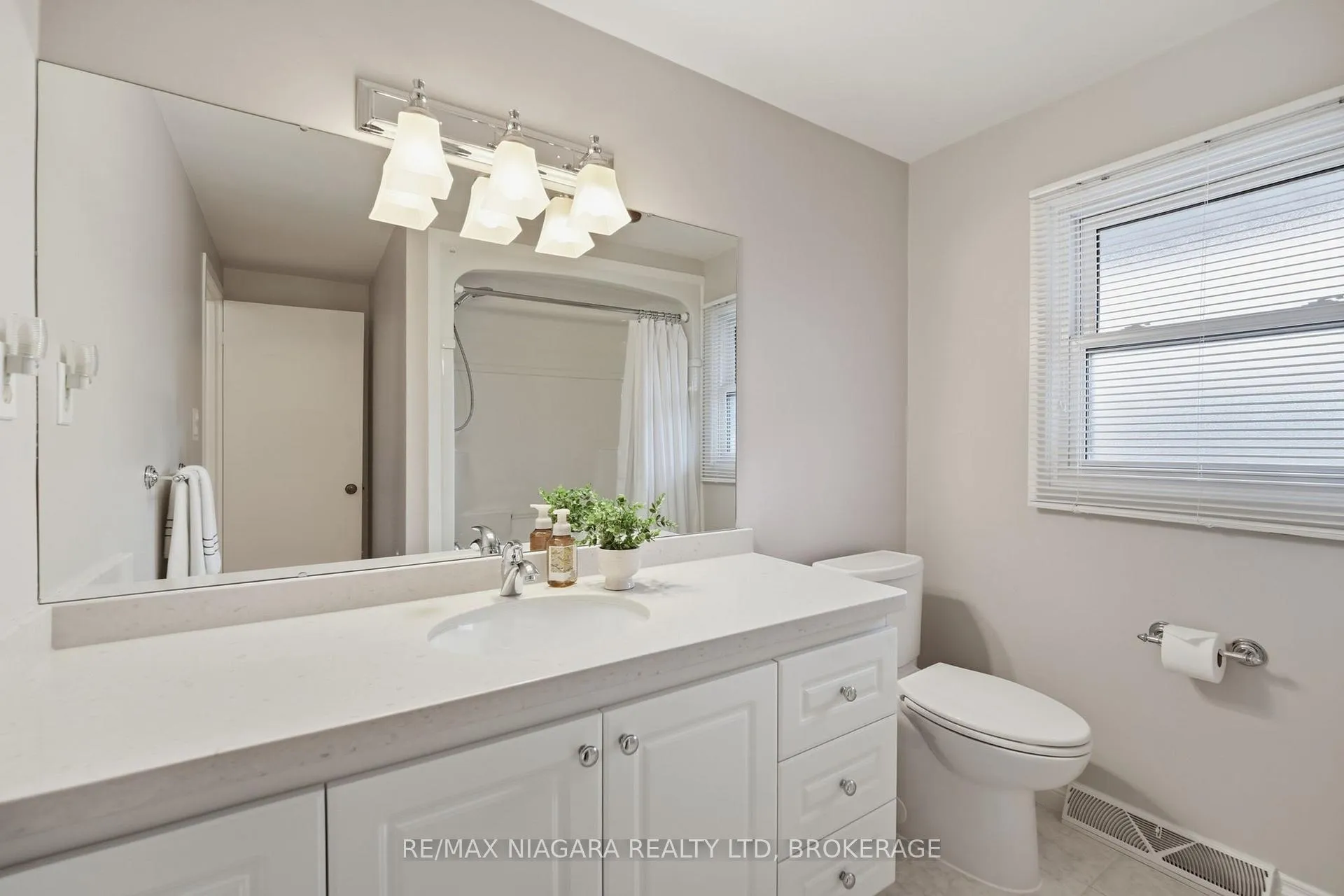 Photo 25 of 17 The Cedars, St. Catharines, Vine/Linwell — HOMEH