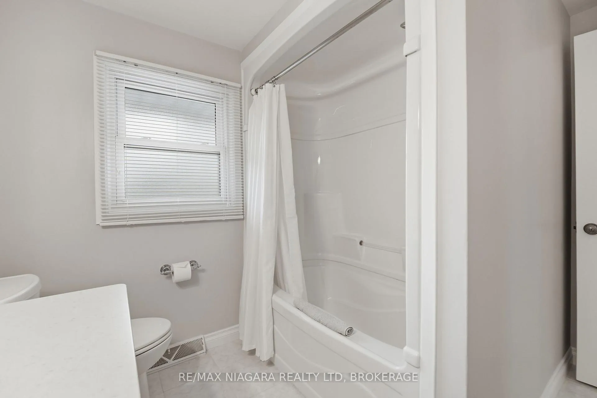 Photo 26 of 17 The Cedars, St. Catharines, Vine/Linwell — HOMEH