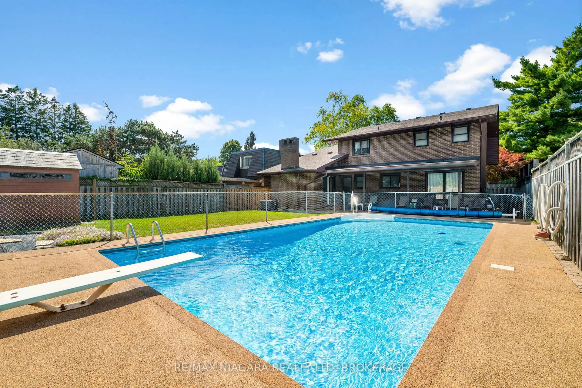 Photo 33 of 17 The Cedars, St. Catharines, Vine/Linwell — HOMEH