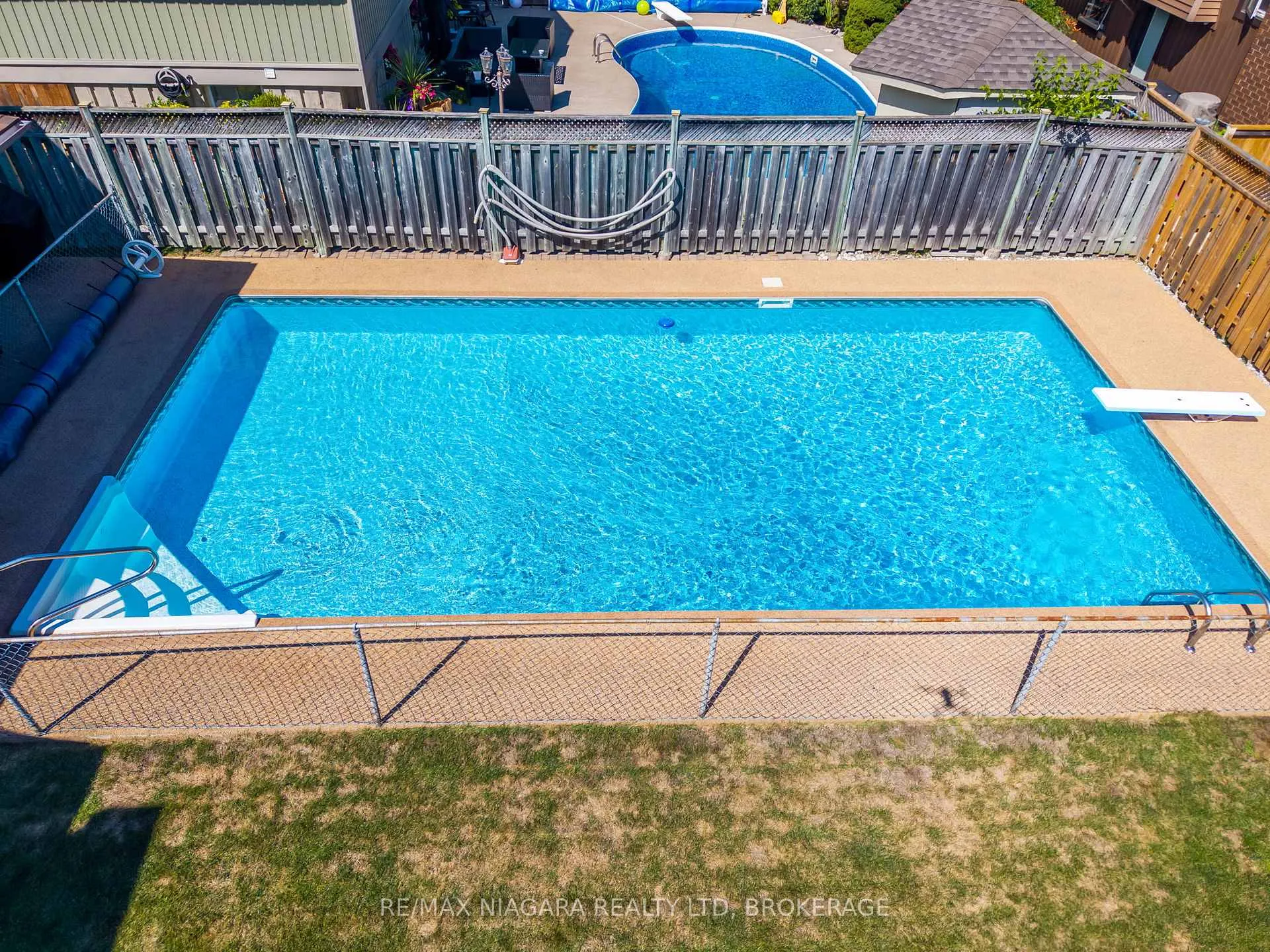 Photo 35 of 17 The Cedars, St. Catharines, Vine/Linwell — HOMEH