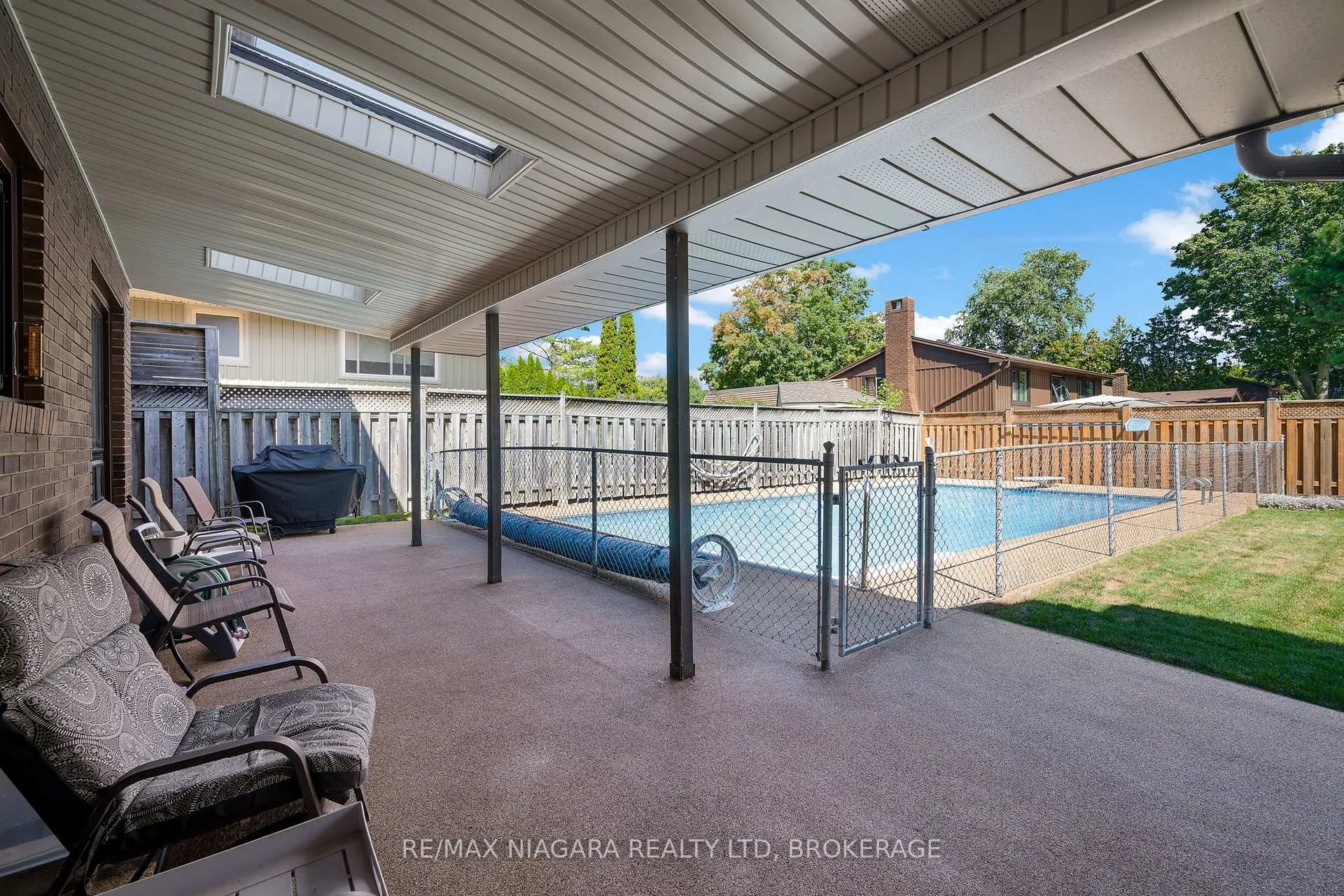 Photo 37 of 17 The Cedars, St. Catharines, Vine/Linwell — HOMEH