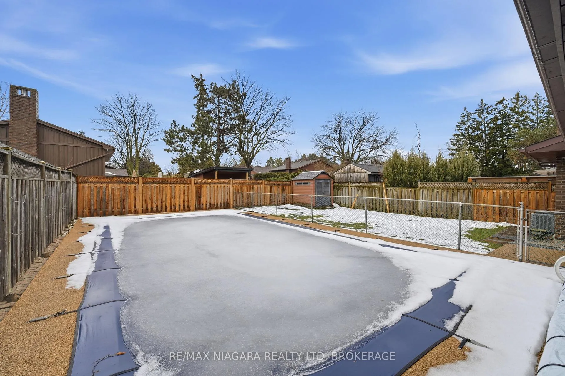 Photo 42 of 17 The Cedars, St. Catharines, Vine/Linwell — HOMEH