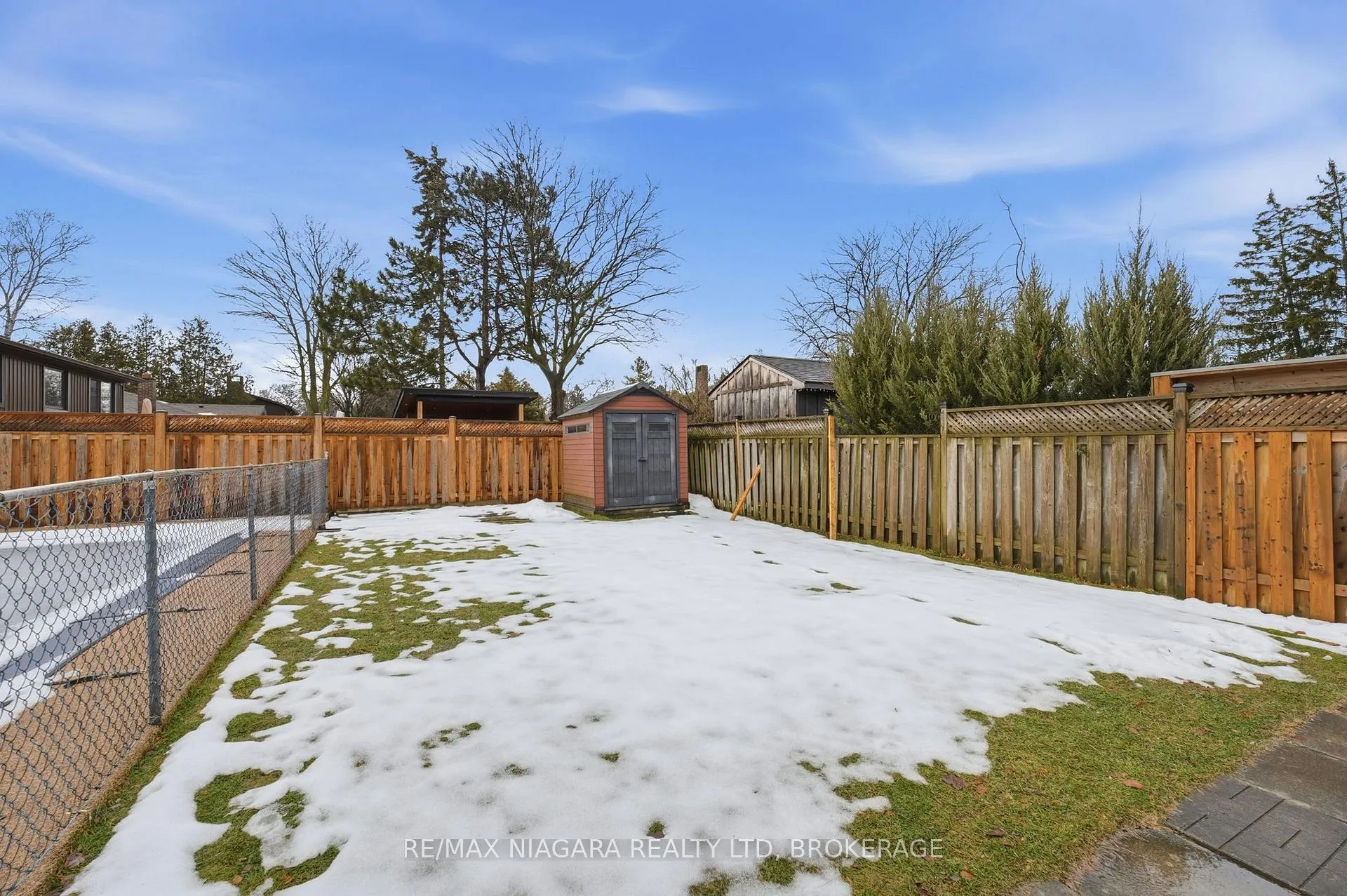 Photo 43 of 17 The Cedars, St. Catharines, Vine/Linwell — HOMEH