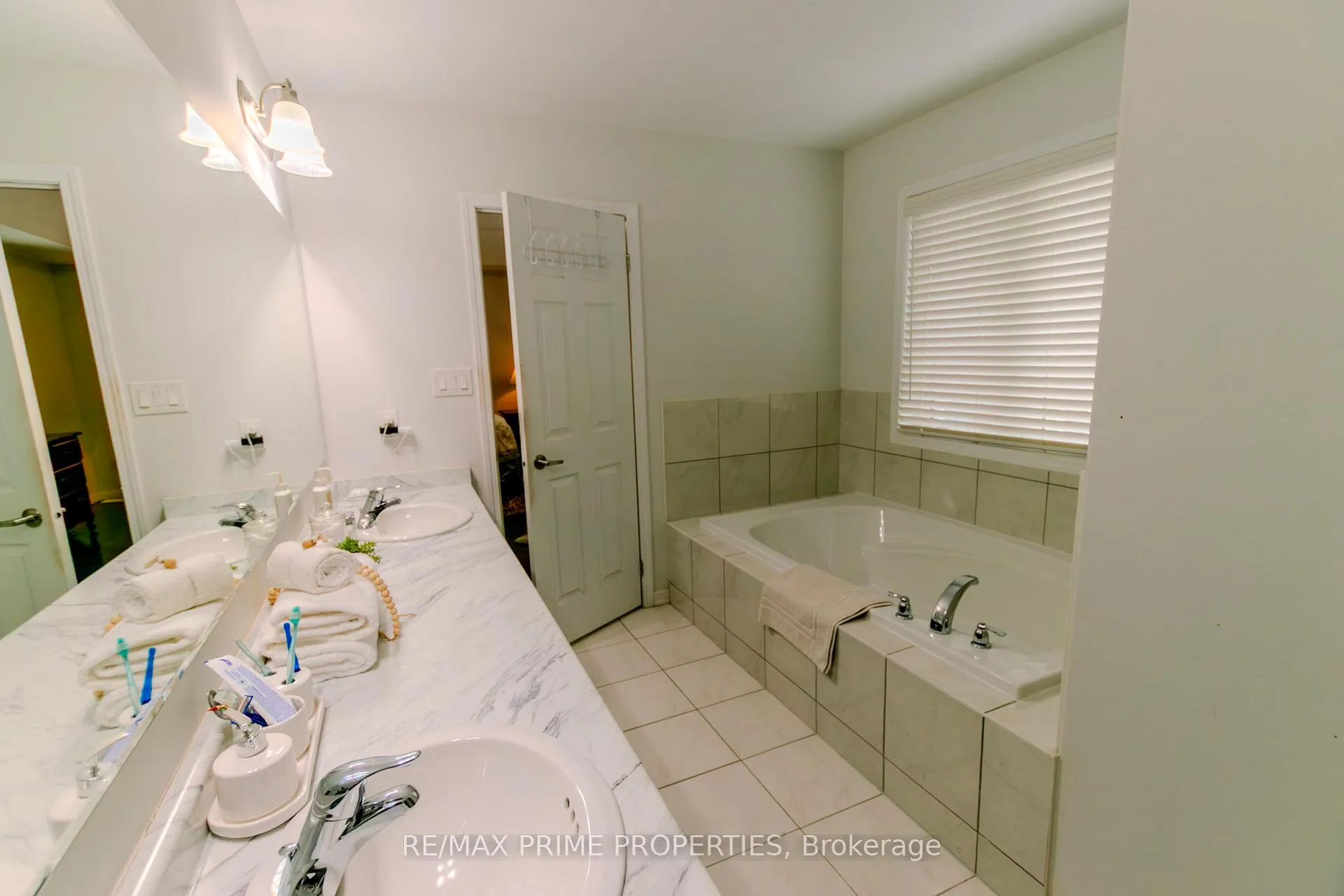 Photo 22 of 50 Gibbs Road, Brampton, Northwest Brampton — HOMEH