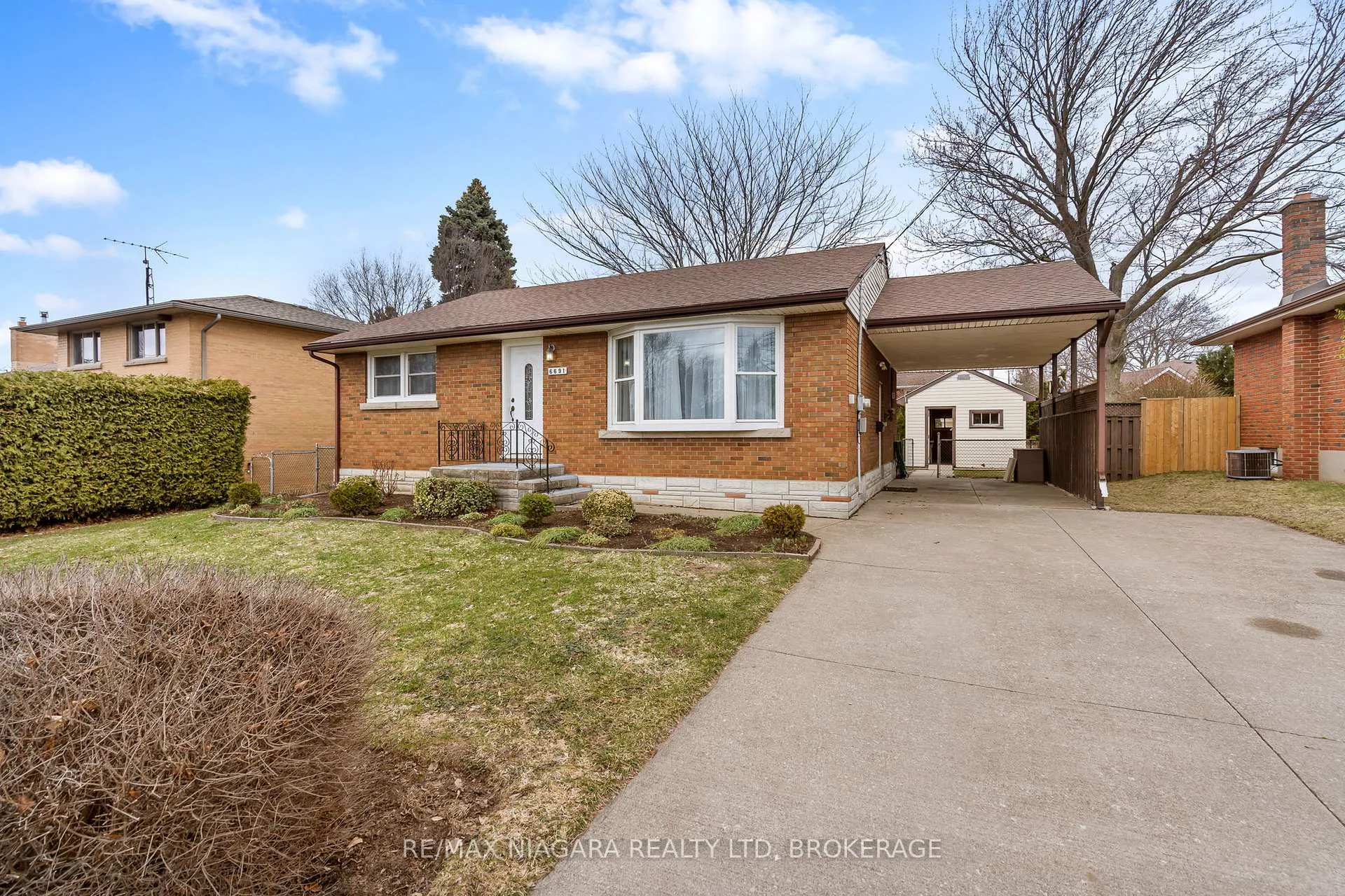 Front of 6691 Glendoone Street