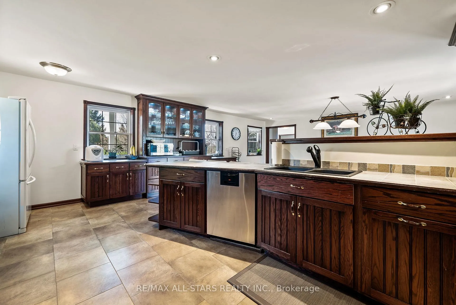 Photo 11 of 396 Ashworth Road, Uxbridge, Rural Uxbridge — HOMEH