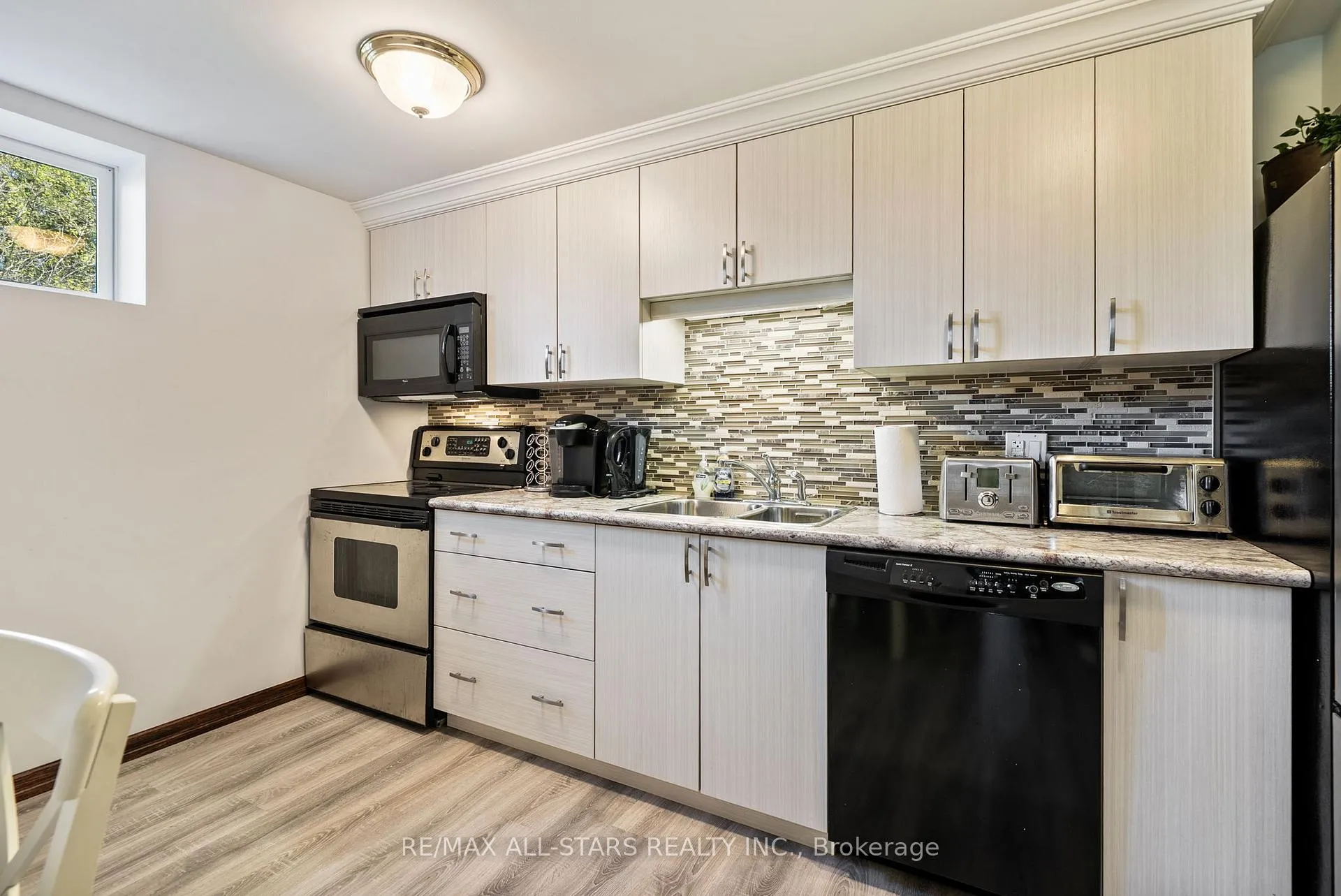 Photo 28 of 396 Ashworth Road, Uxbridge, Rural Uxbridge — HOMEH
