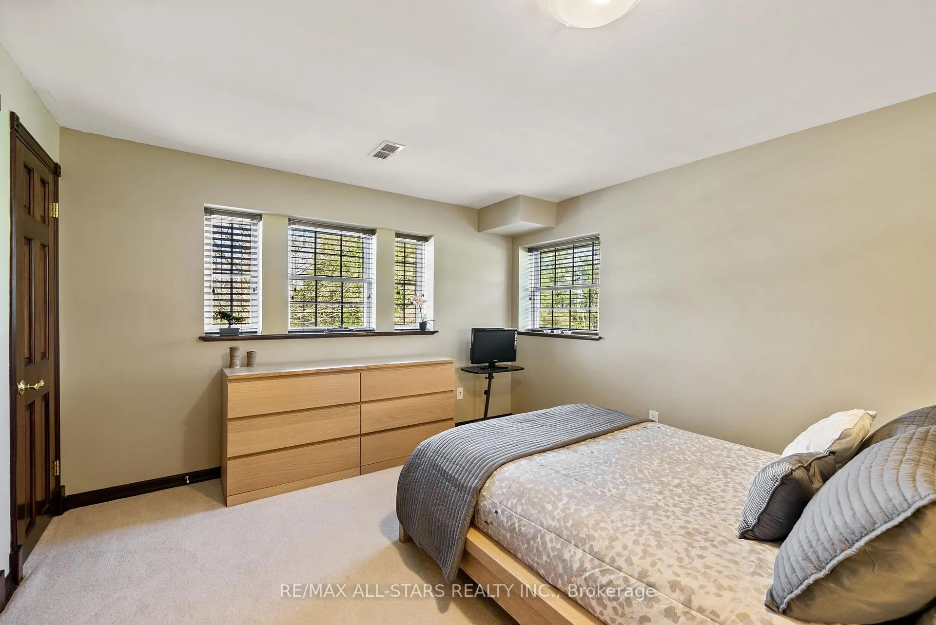 Photo 37 of 396 Ashworth Road, Uxbridge, Rural Uxbridge — HOMEH