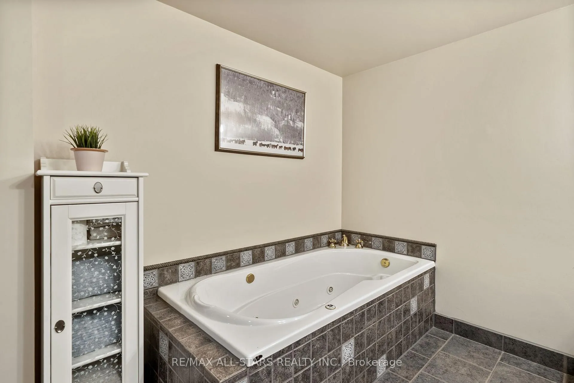Photo 40 of 396 Ashworth Road, Uxbridge, Rural Uxbridge — HOMEH