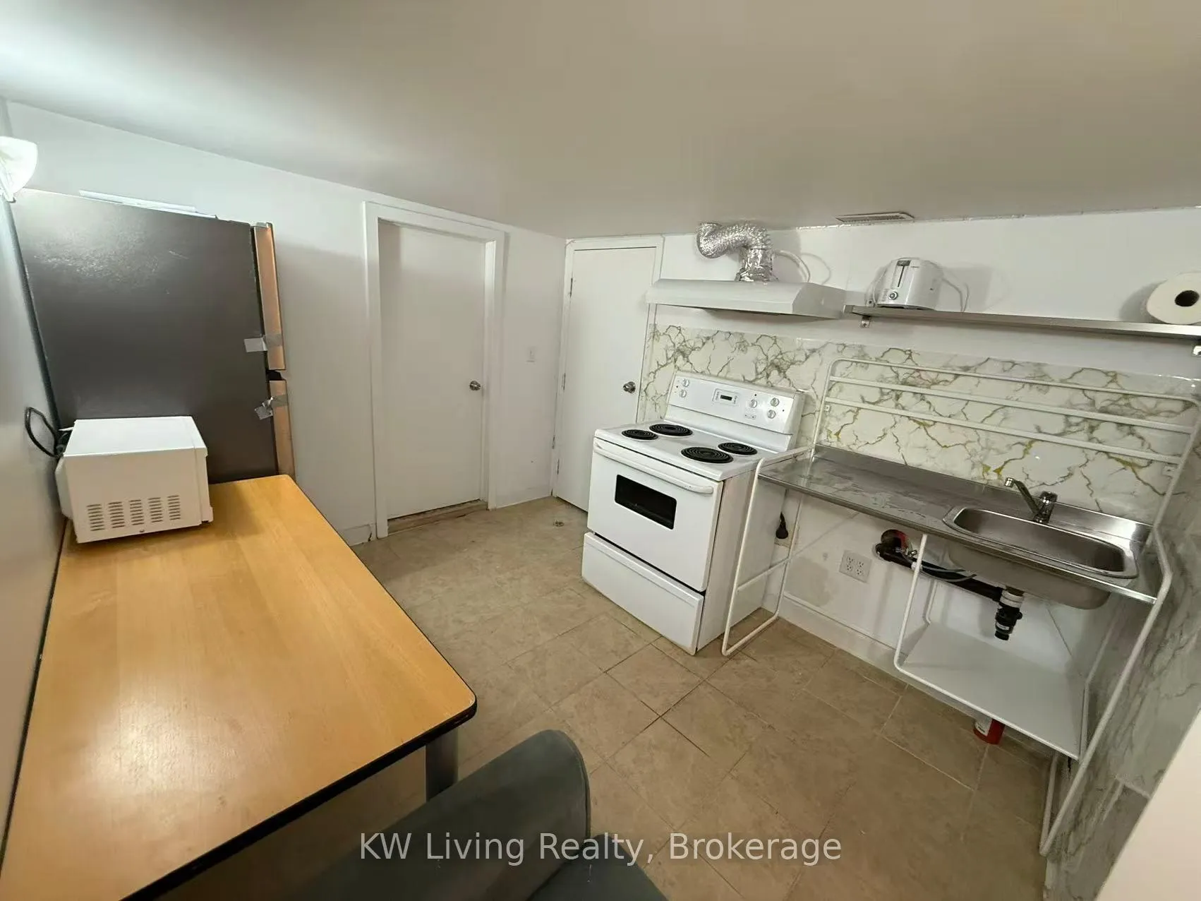 Photo 4 of Unit Basement, 62 Ulster Street, Toronto, University — HOMEH
