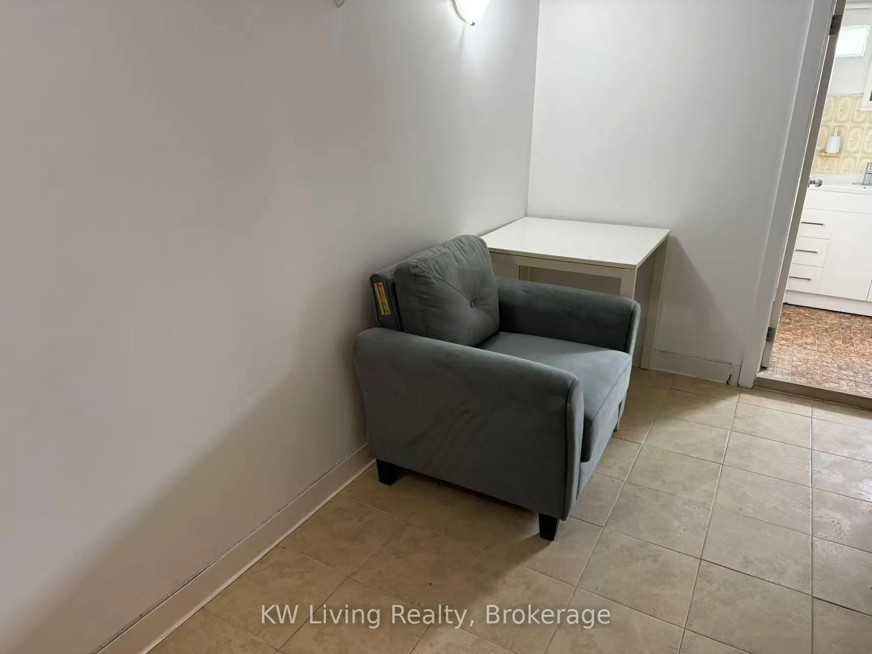 Photo 6 of Unit Basement, 62 Ulster Street, Toronto, University — HOMEH