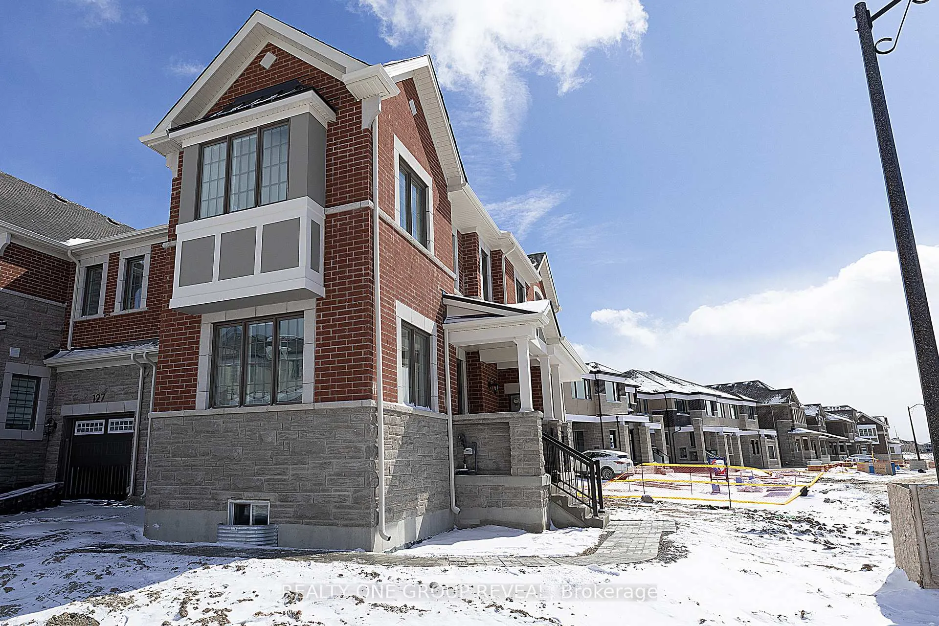 Photo 1 of 27 Moss Drive, Markham, Rural Markham — HOMEH