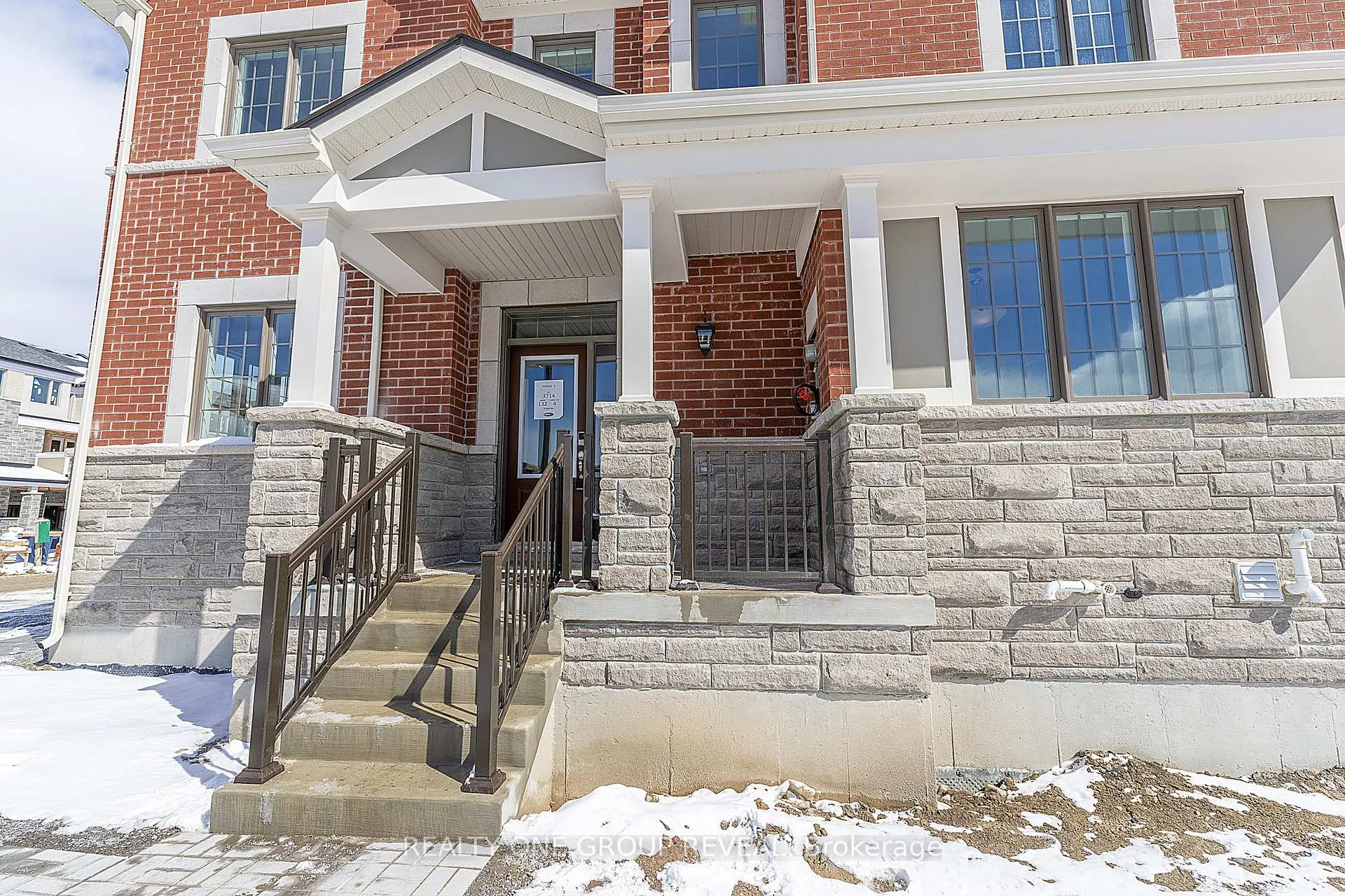 Photo 2 of 27 Moss Drive, Markham, Rural Markham — HOMEH