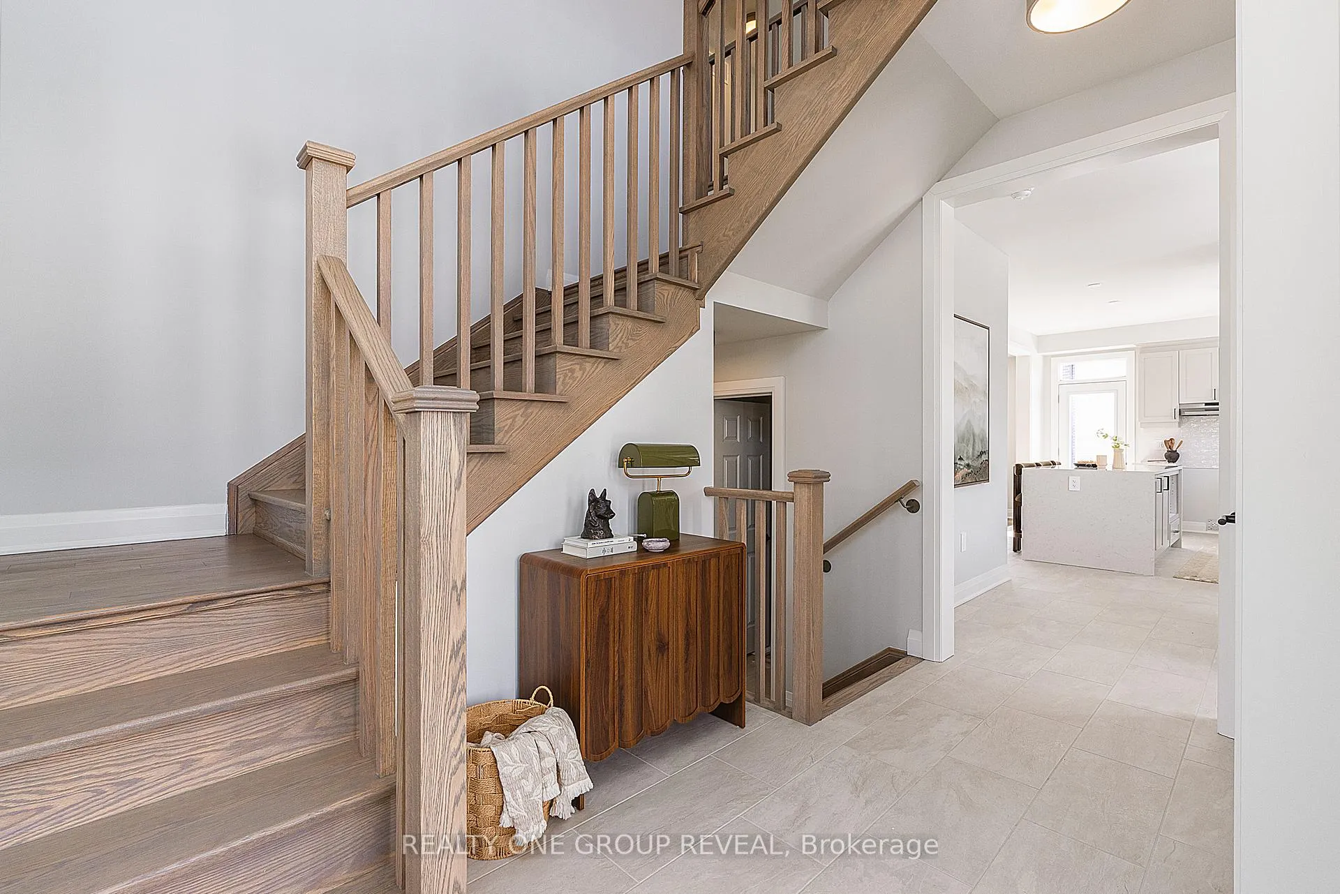 Photo 4 of 27 Moss Drive, Markham, Rural Markham — HOMEH