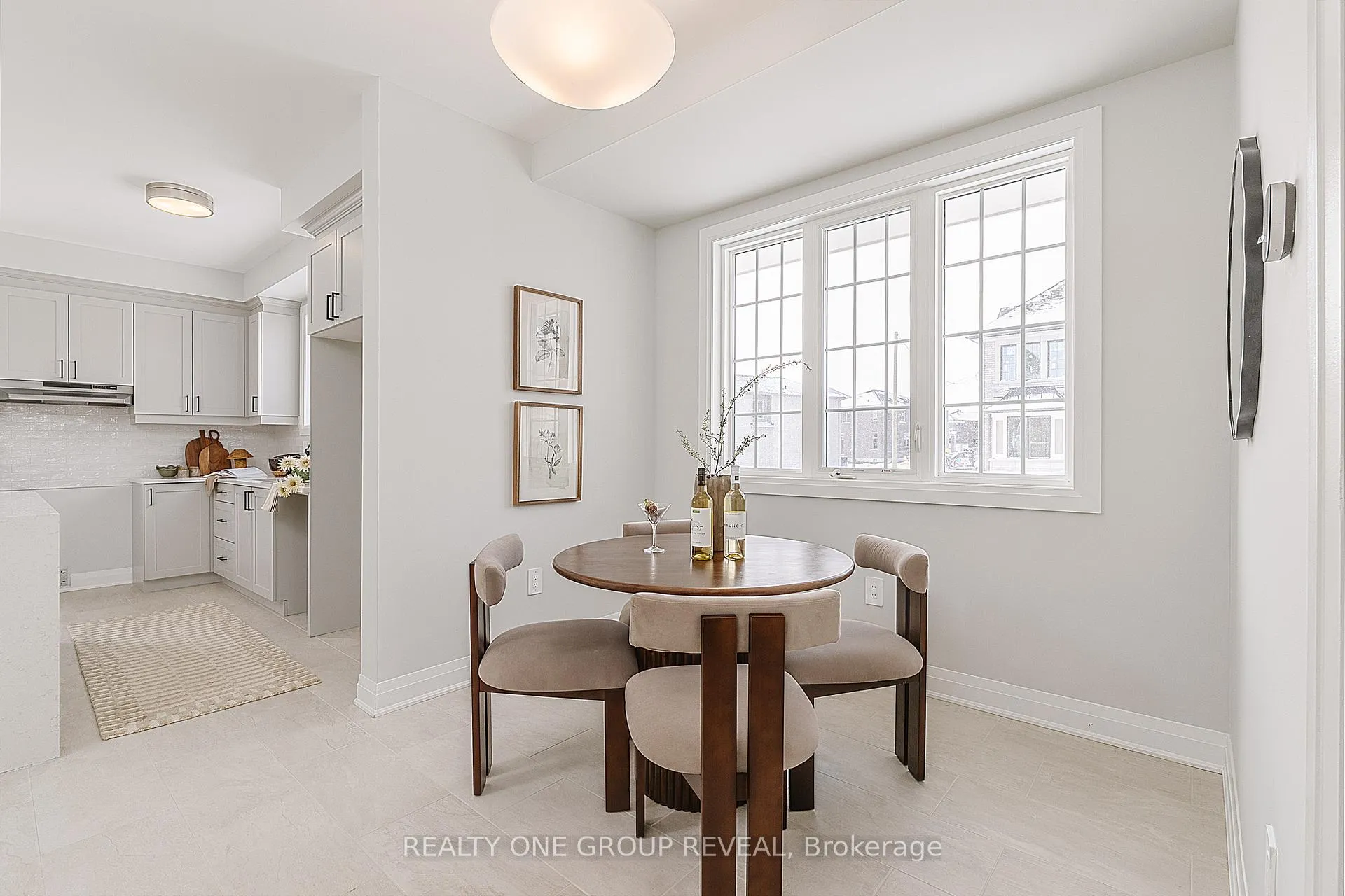 Photo 5 of 27 Moss Drive, Markham, Rural Markham — HOMEH