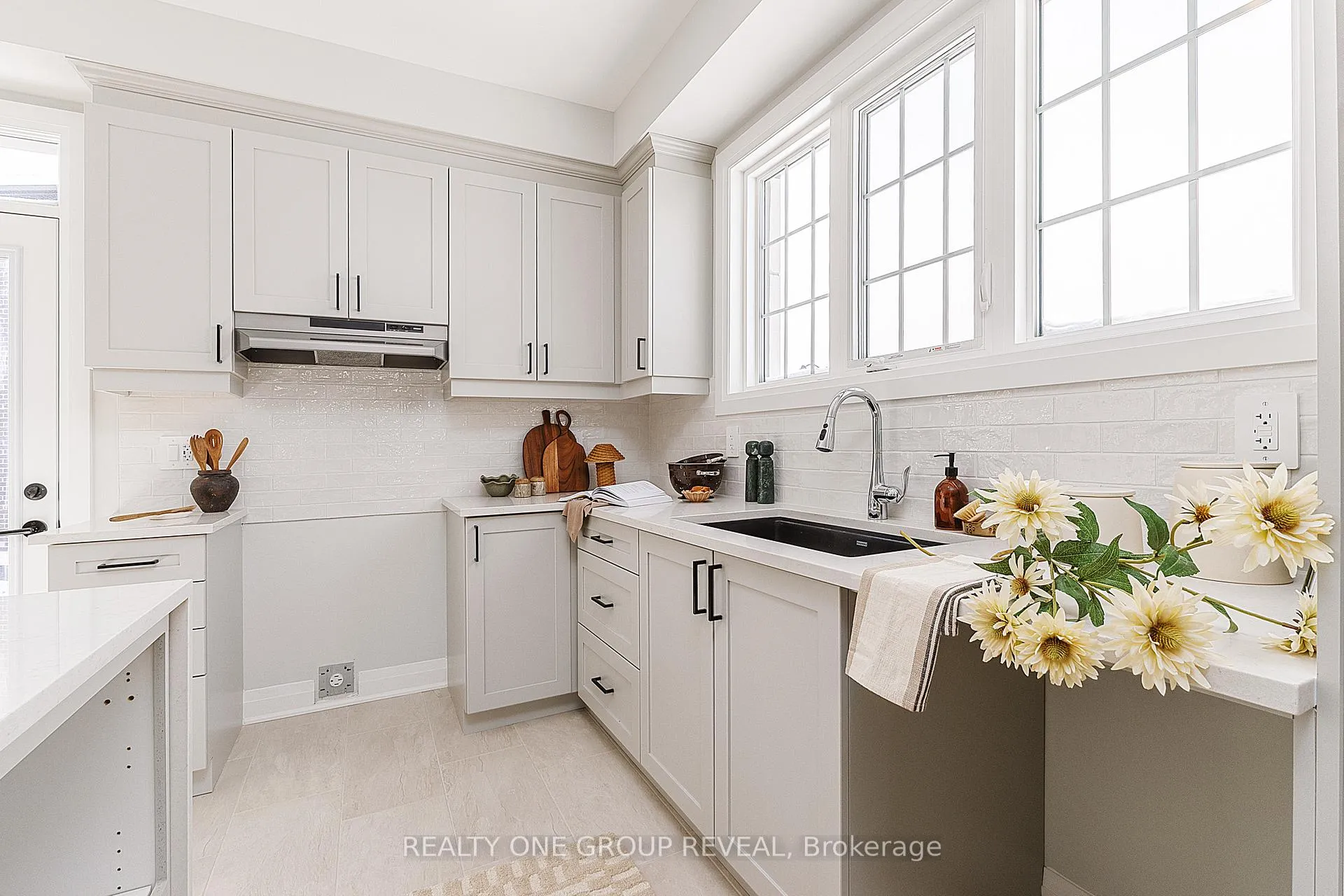 Photo 9 of 27 Moss Drive, Markham, Rural Markham — HOMEH
