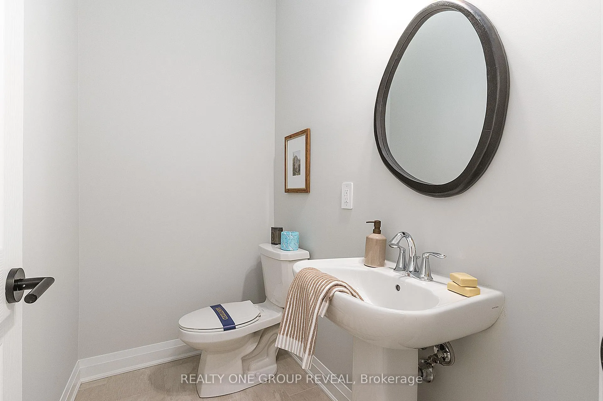 Photo 15 of 27 Moss Drive, Markham, Rural Markham — HOMEH