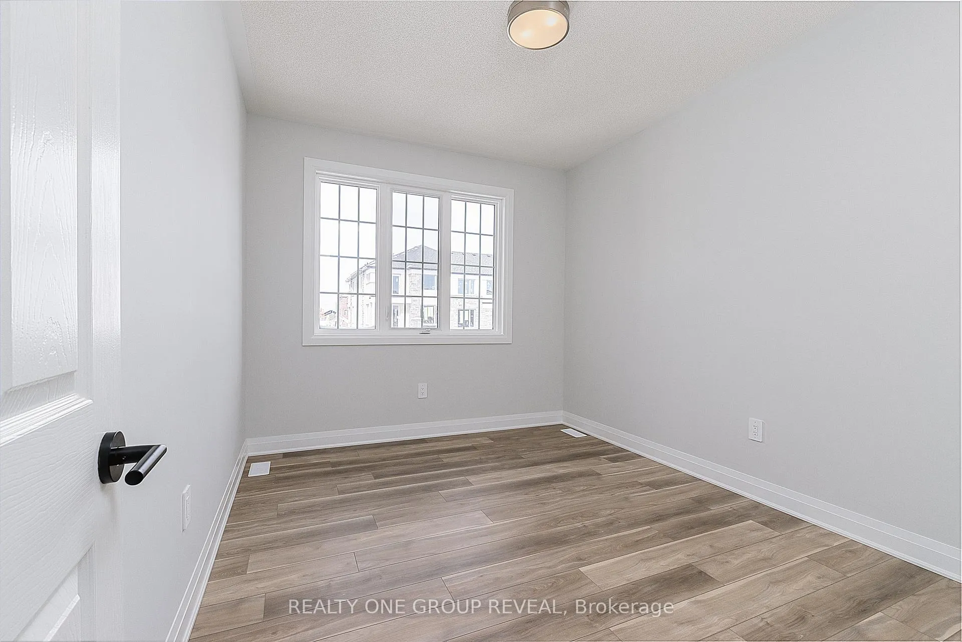 Photo 21 of 27 Moss Drive, Markham, Rural Markham — HOMEH