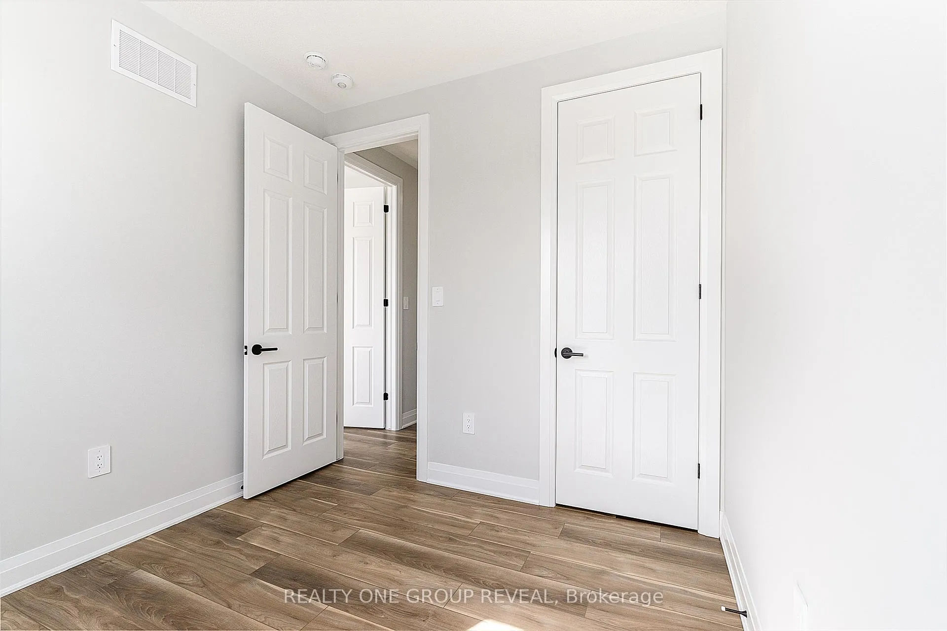 Photo 25 of 27 Moss Drive, Markham, Rural Markham — HOMEH
