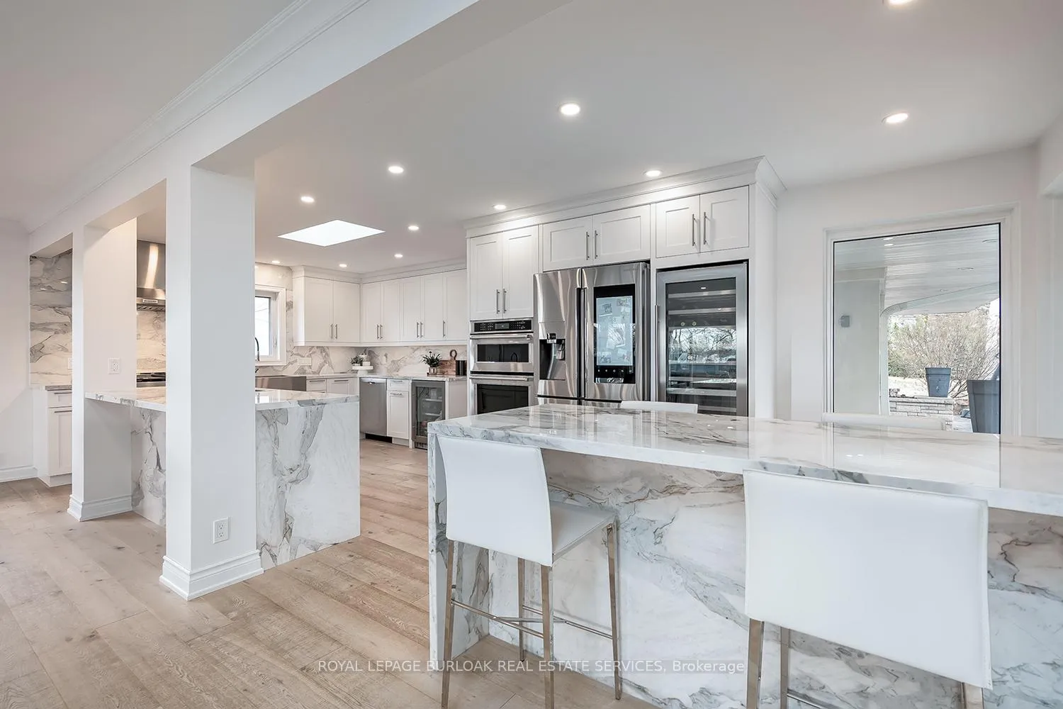 Photo 4 of 624 North Shore Boulevard E, Burlington, LaSalle — HOMEH