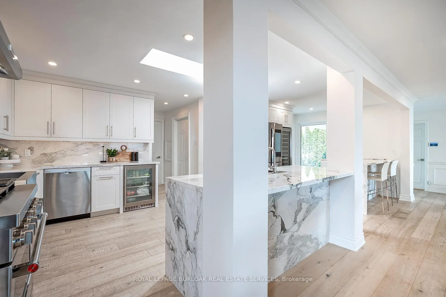 Photo 5 of 624 North Shore Boulevard E, Burlington, LaSalle — HOMEH