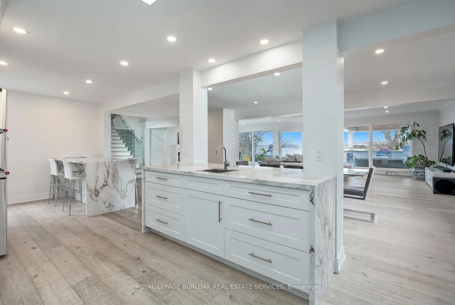 Photo 7 of 624 North Shore Boulevard E, Burlington, LaSalle — HOMEH