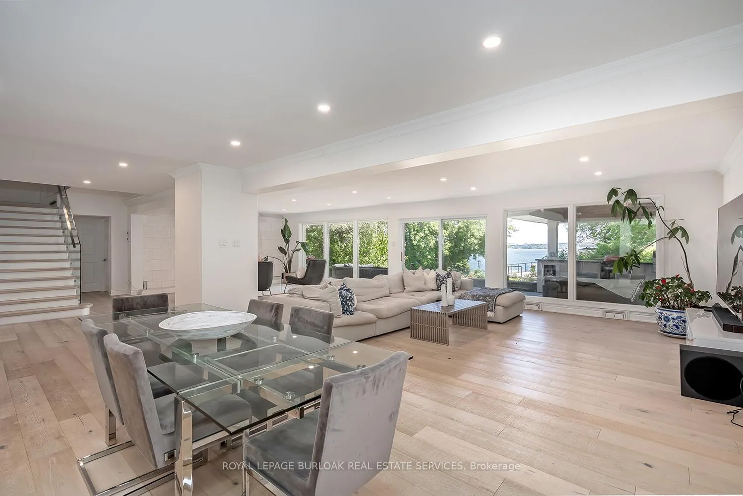 Photo 8 of 624 North Shore Boulevard E, Burlington, LaSalle — HOMEH