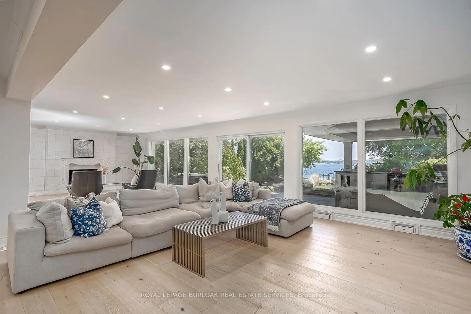 Photo 9 of 624 North Shore Boulevard E, Burlington, LaSalle — HOMEH