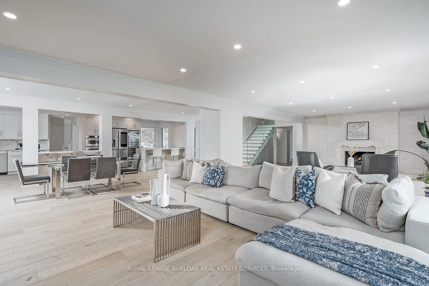Photo 10 of 624 North Shore Boulevard E, Burlington, LaSalle — HOMEH